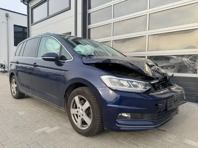 Volkswagen Touran Highline 2.0TDI DSG LED Kamera 1.Hand