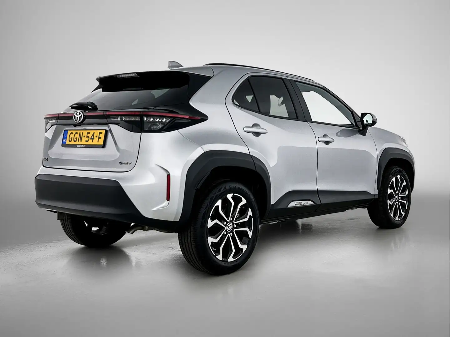 Toyota Yaris Cross 1.5 Hybrid 115 First Edition | Parkeersensoren | C Zilver - 2