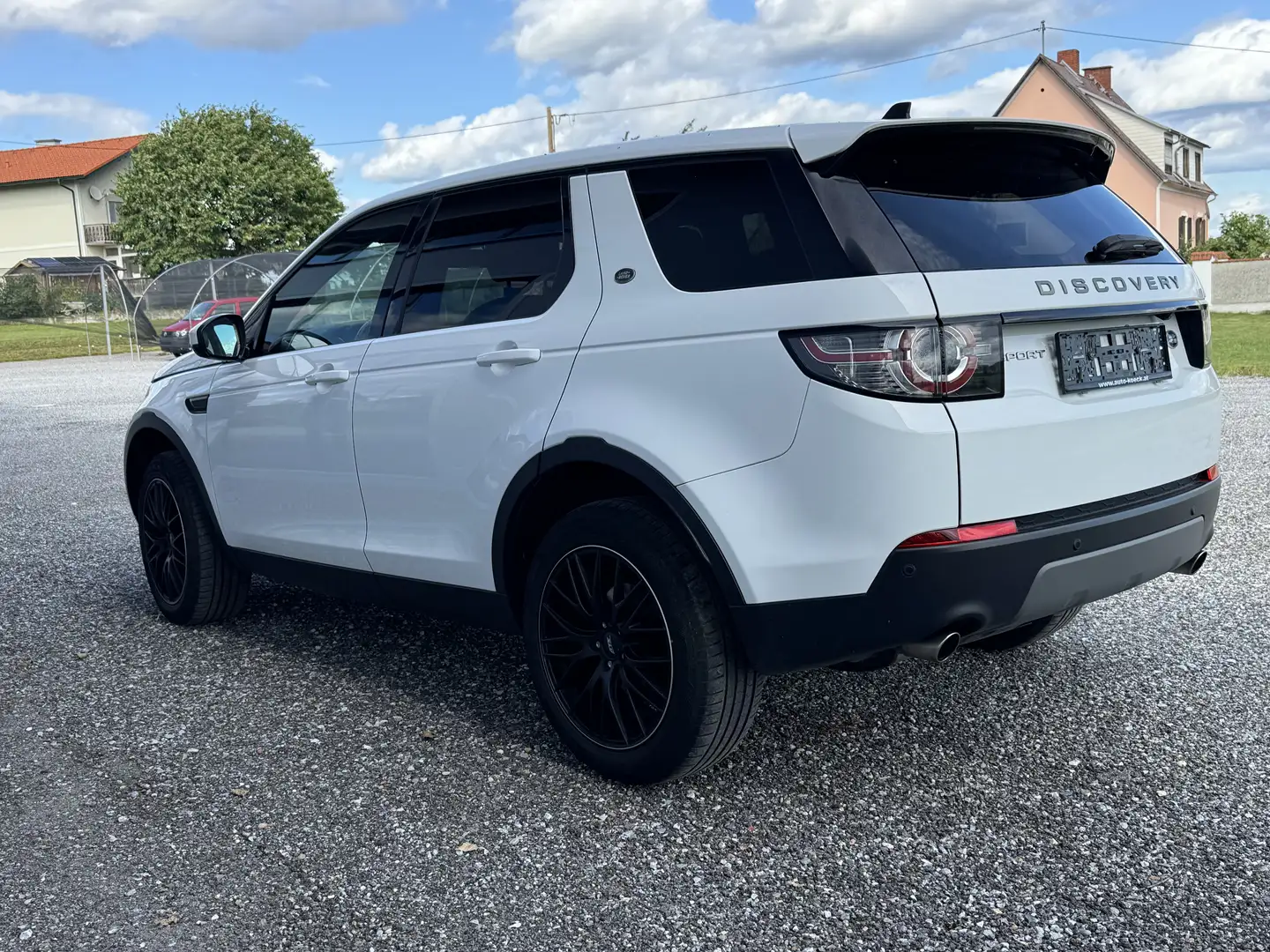 Land Rover Discovery Sport Discovery Sport 2,0 TD4 4WD SE Aut. SE Weiß - 2