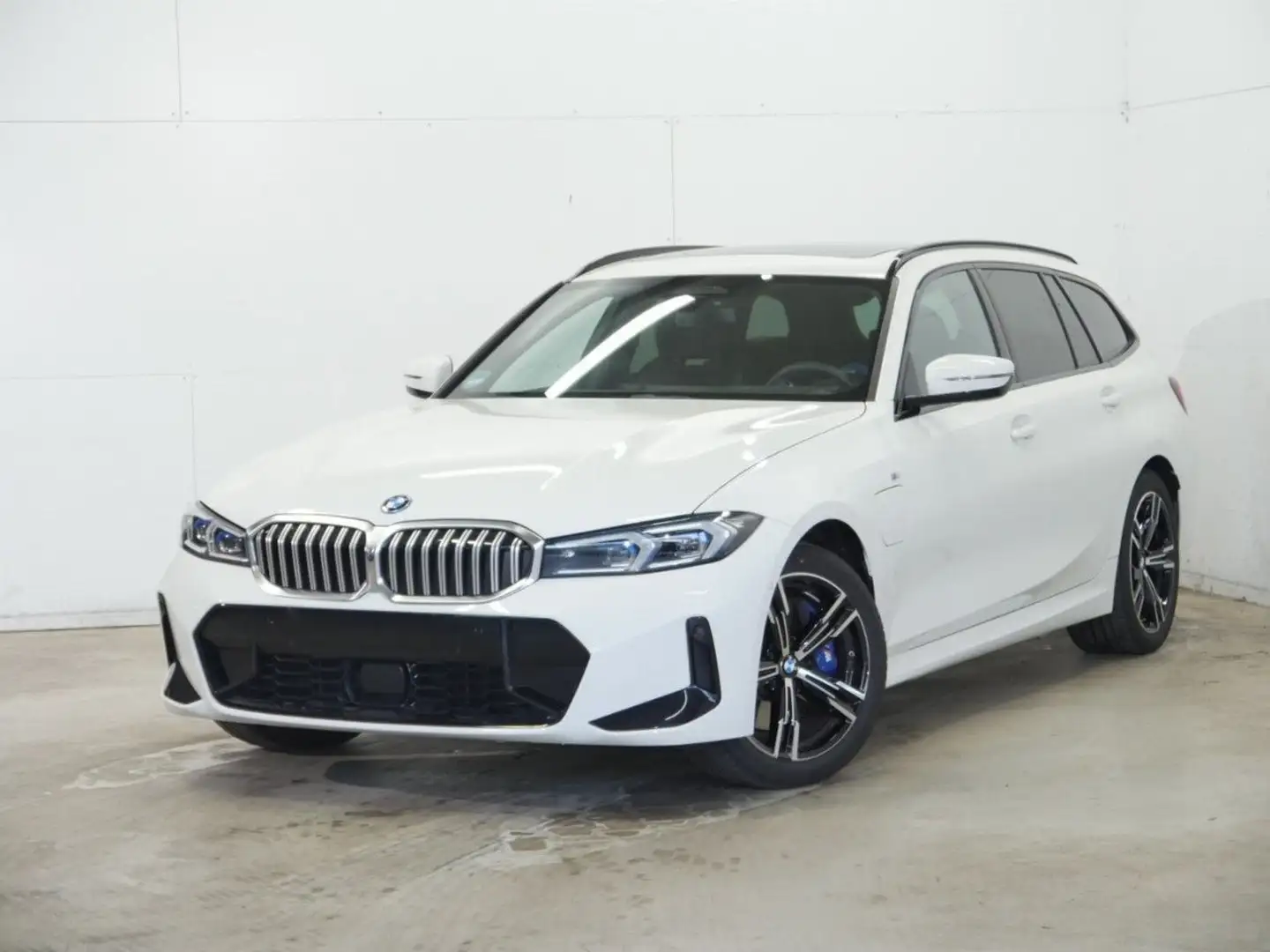 BMW 330 e T M Sport FACELIFT HUD PanoD.SuView.H/K AHK Weiß - 2