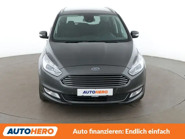 Ford Galaxy view 9