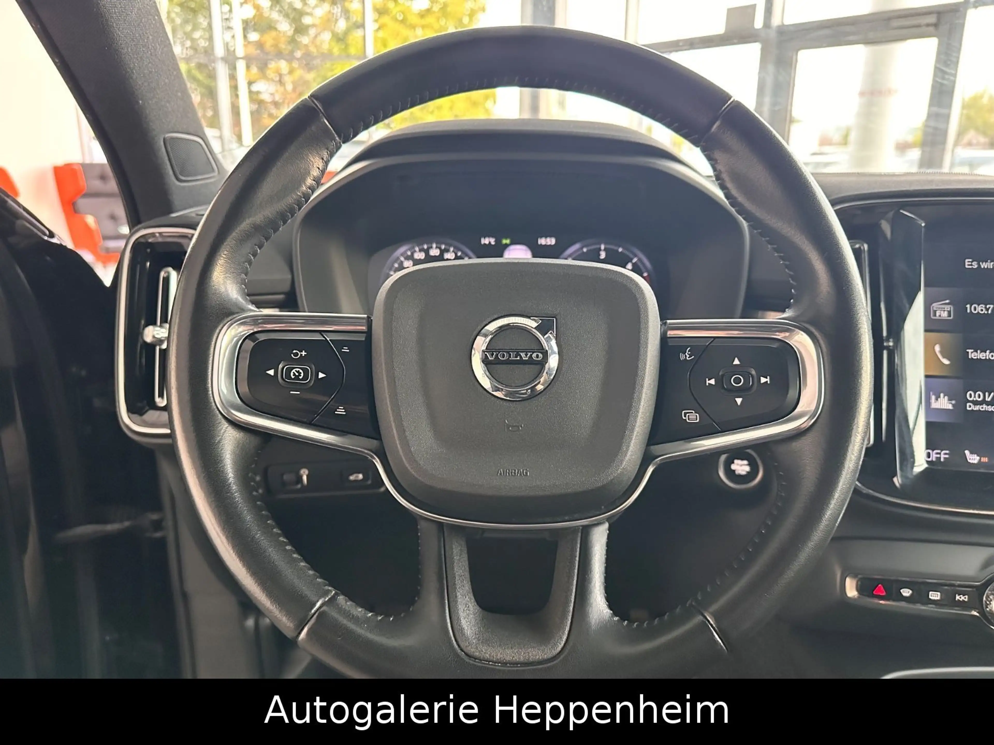 Volvo XC40 XC40 Momentum AWD — photo 15