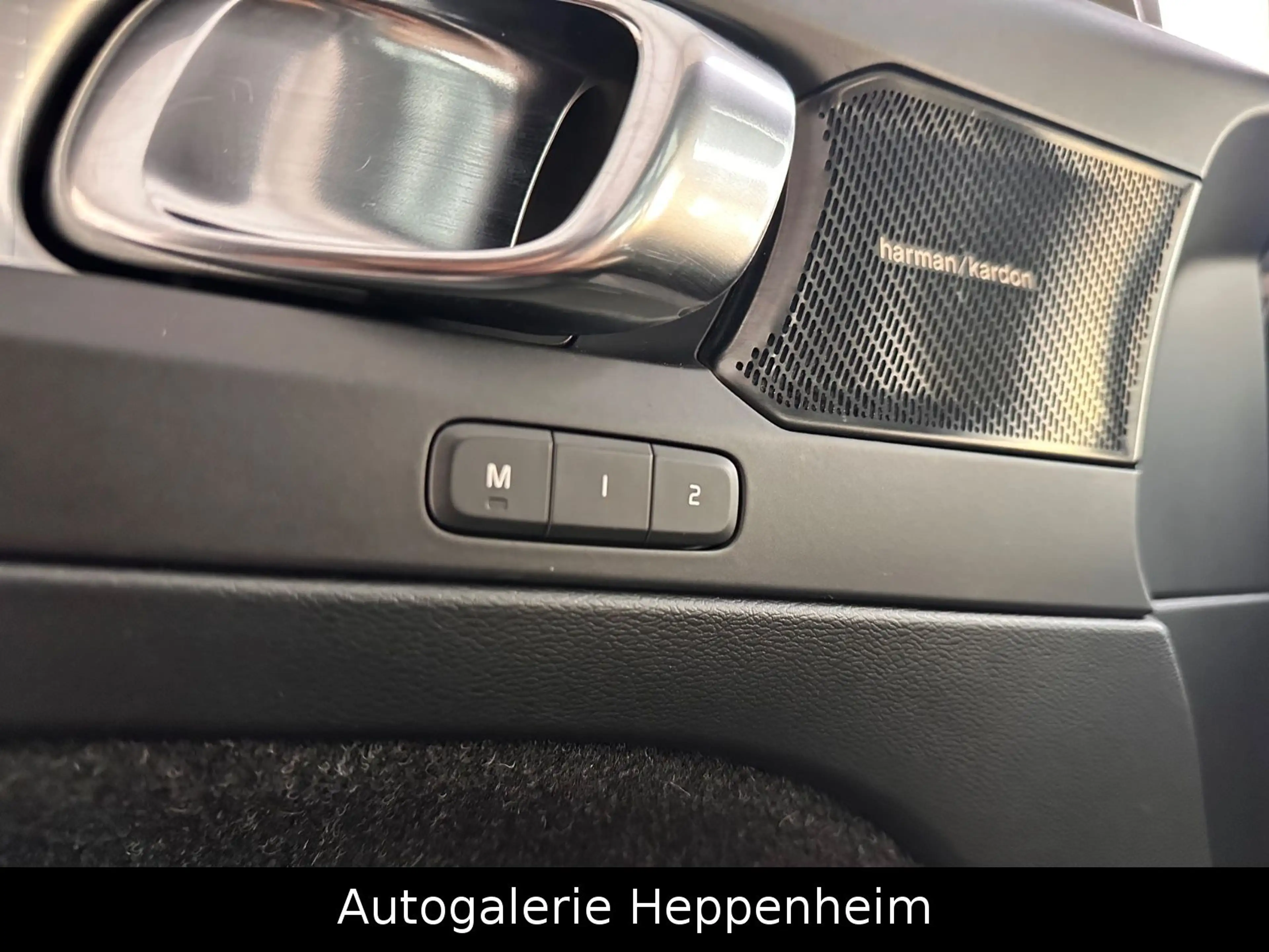 Volvo XC40 XC40 Momentum AWD — photo 13