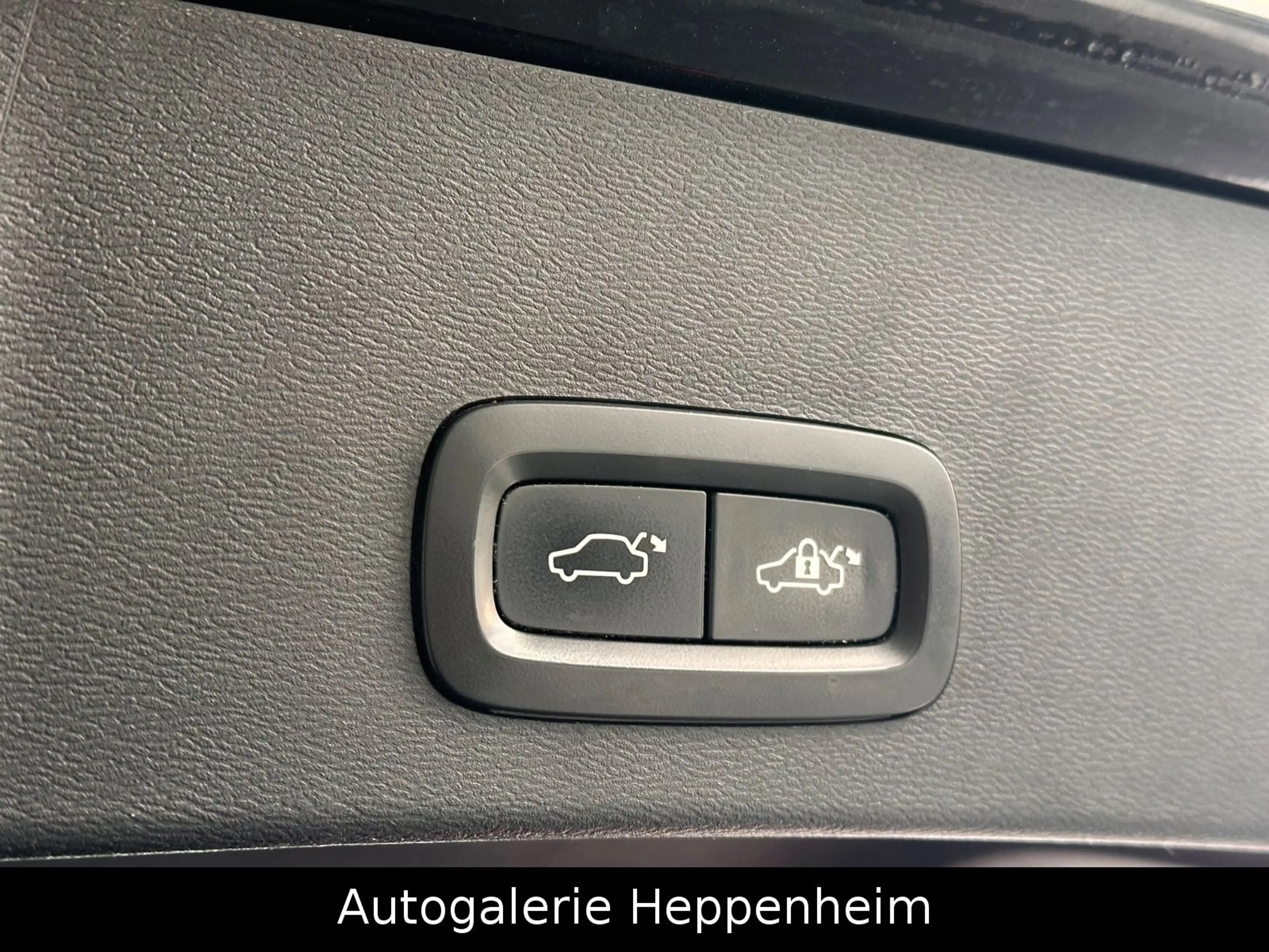 Volvo XC40 XC40 Momentum AWD — photo 11