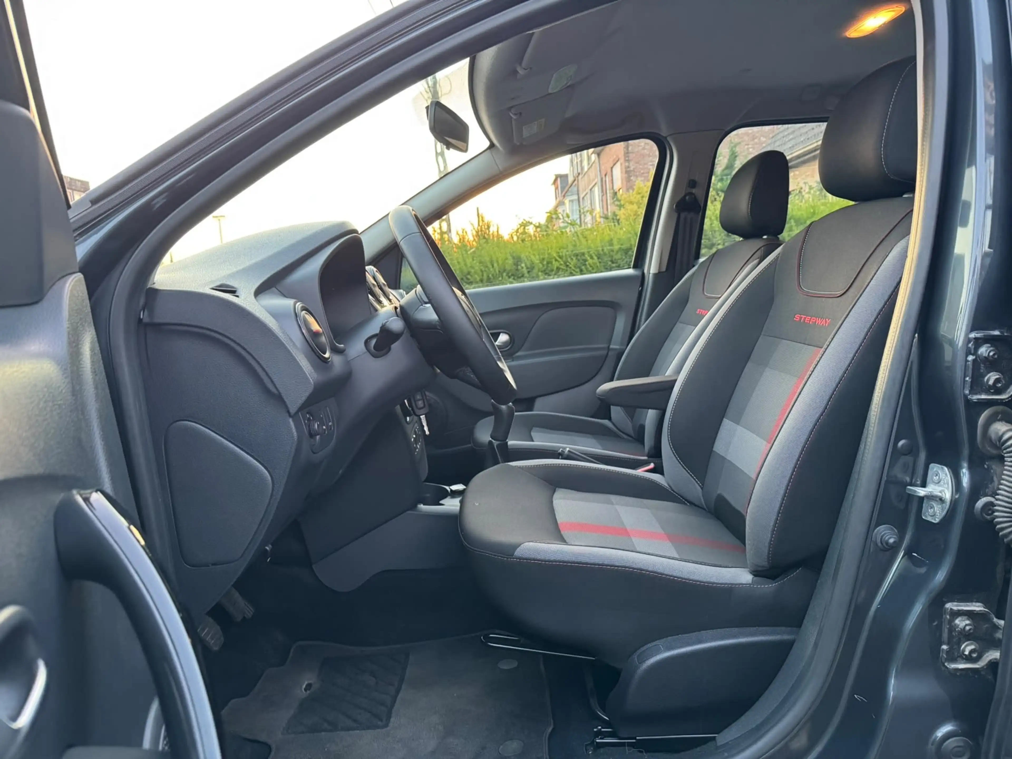 Dacia Logan Logan MCV Stepway 0.9 TCe Techroad (EU6.2) — photo 8