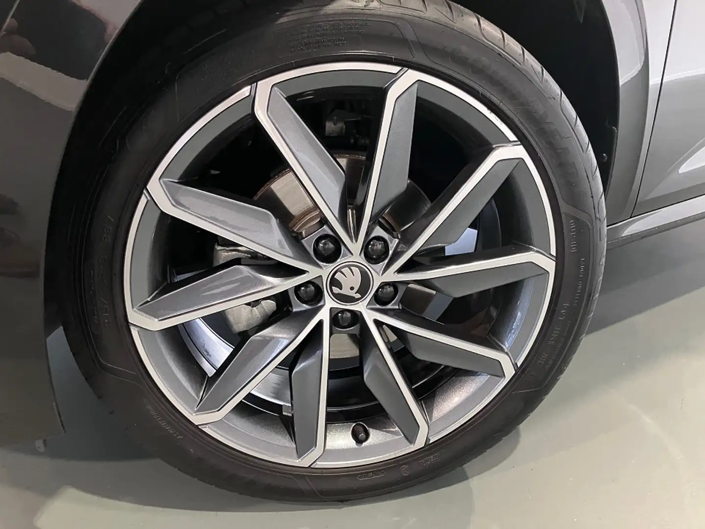 Skoda Kamiq 1.5 TSI Selection Automatik - Sport-Paket/ Sitzh./ Noir - 2