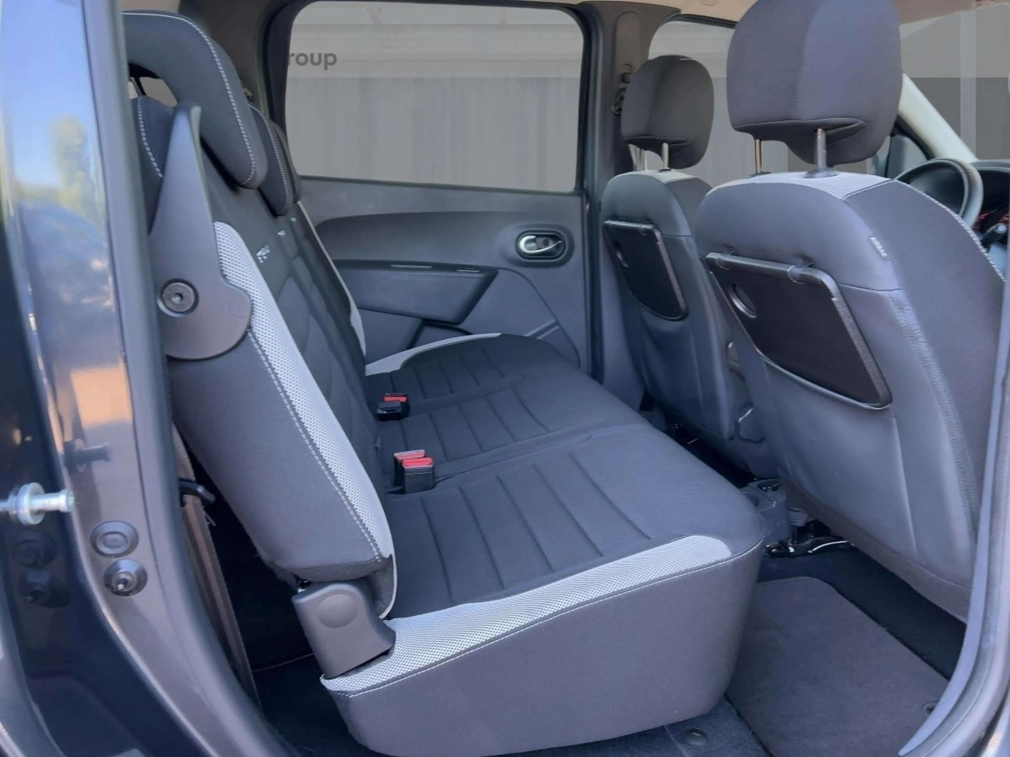 Dacia Lodgy Stepway Selection Blue dCi 115 7-Sitzer PDC — photo 9