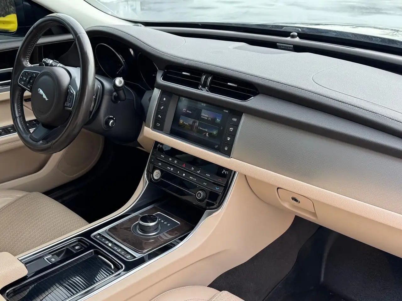 Jaguar XF снимка Jaguar XF