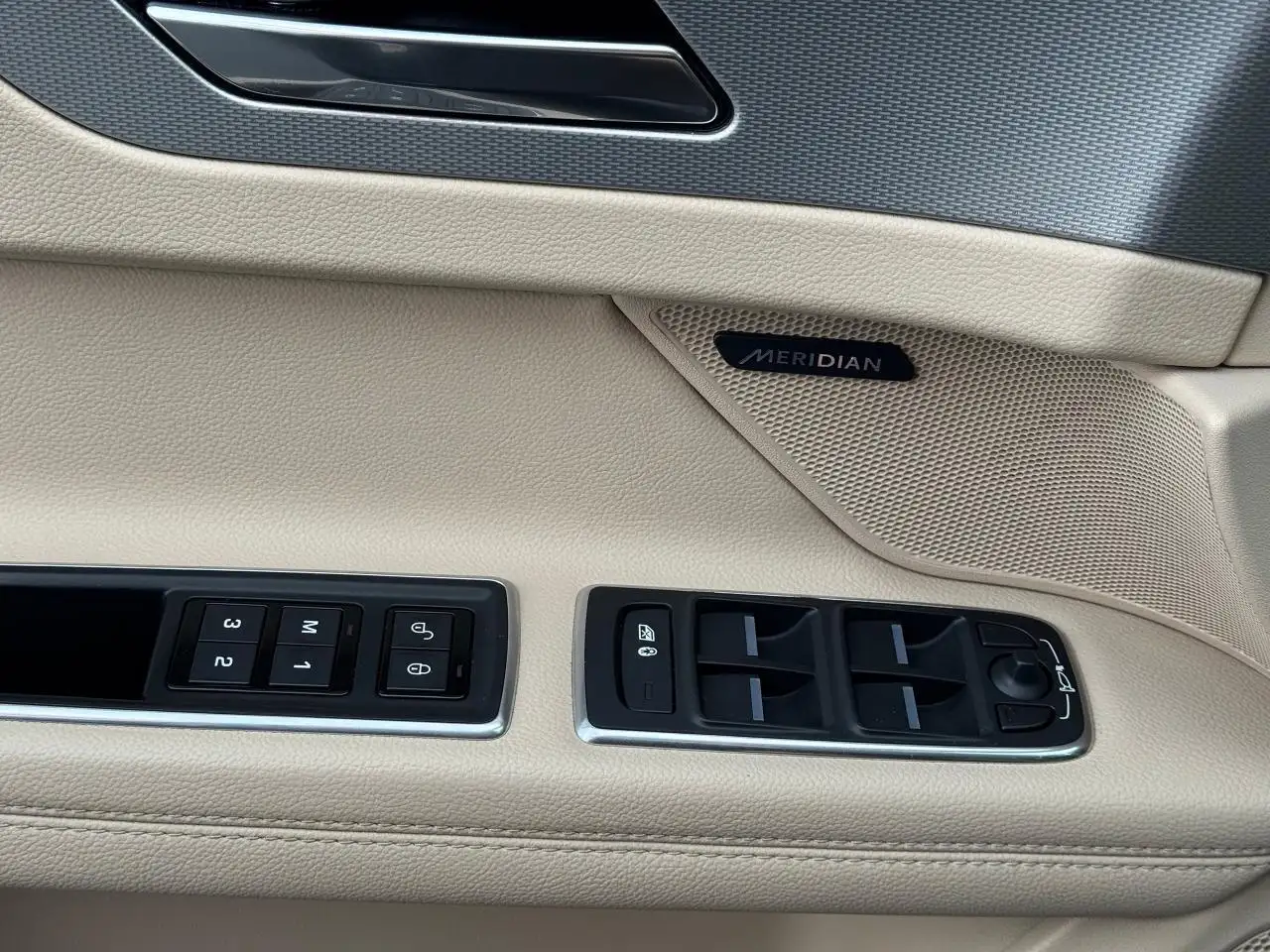 Jaguar XF снимка Jaguar XF