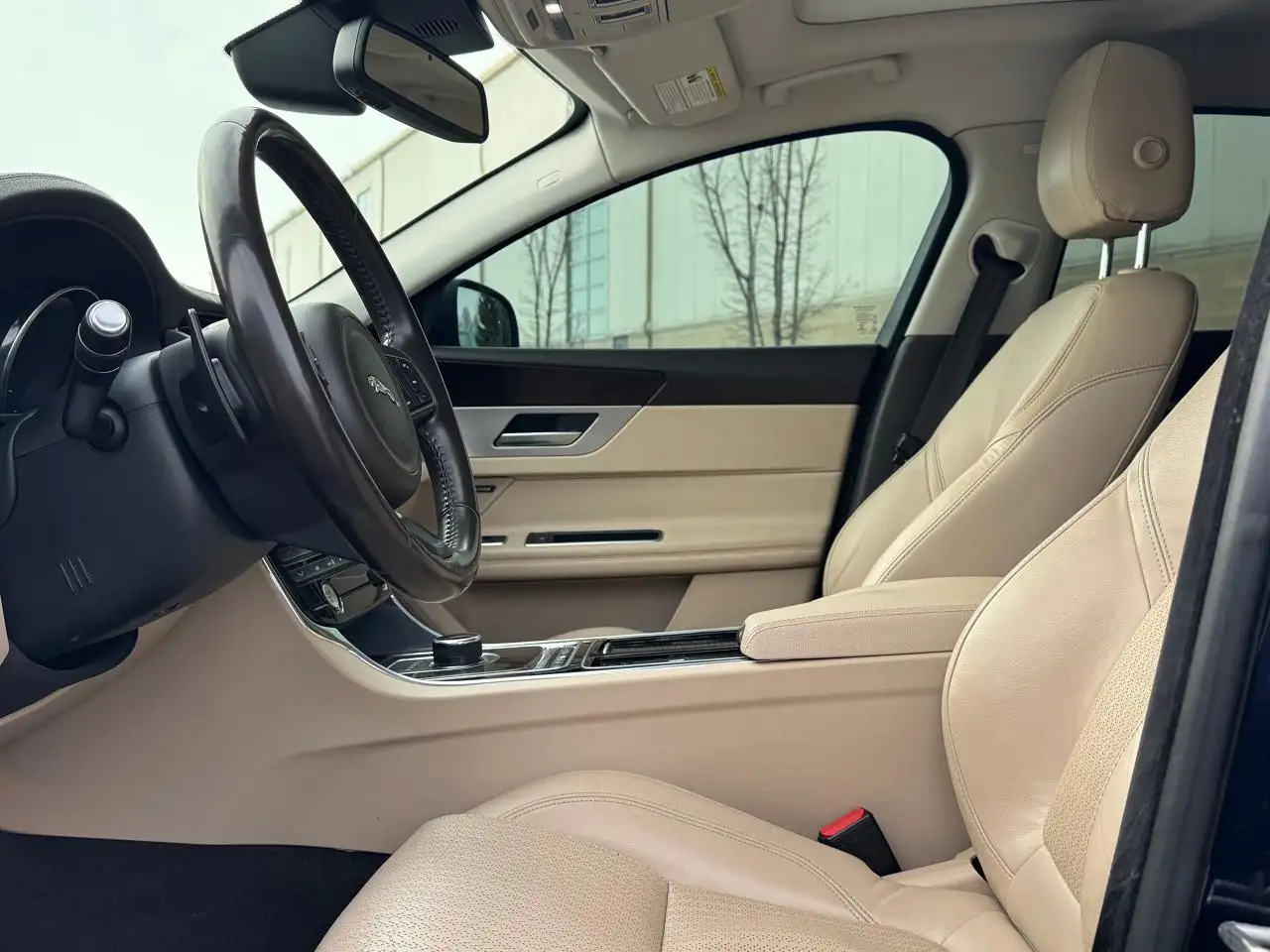 Jaguar XF снимка Jaguar XF