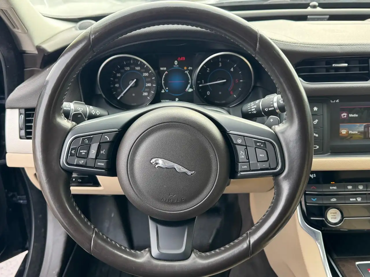 Jaguar XF снимка Jaguar XF