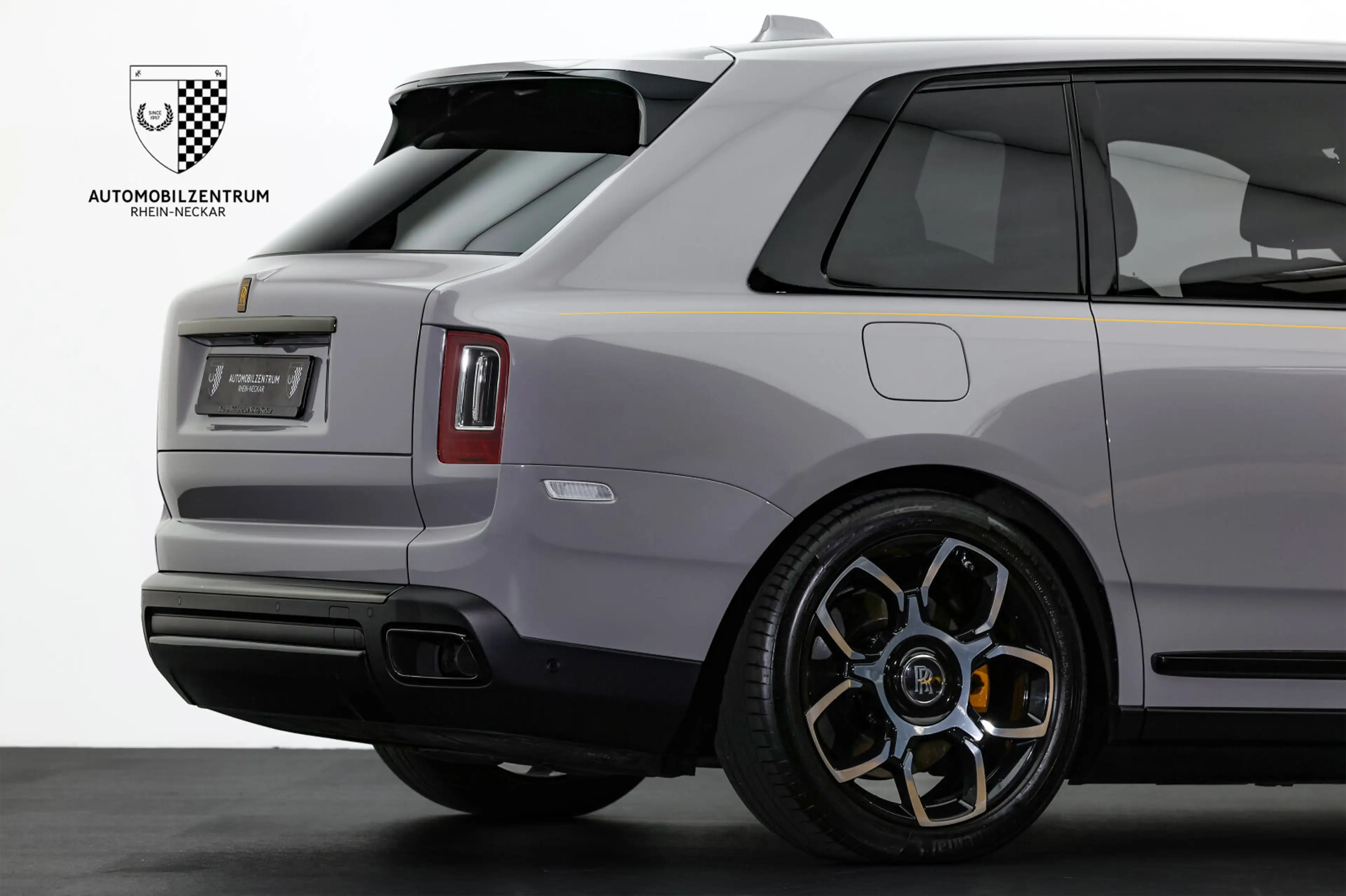 Rolls-Royce Cullinan Cullinan Black Badge ImmersiveSeat/RearTheatre — photo 14