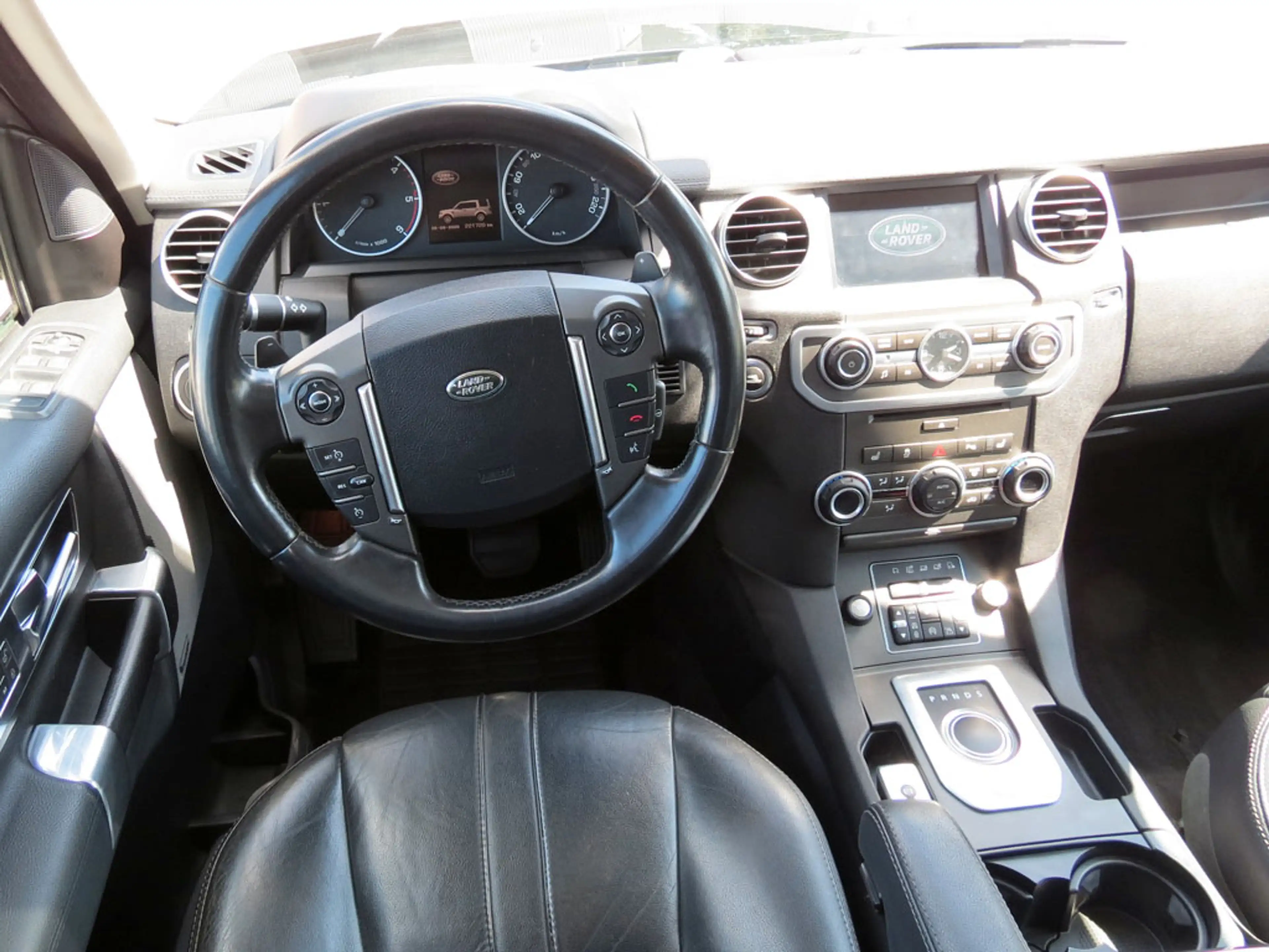Land Rover Discovery SDV6 HSE Bi-Xenon Standh. Kamera 7-Si. — photo 12