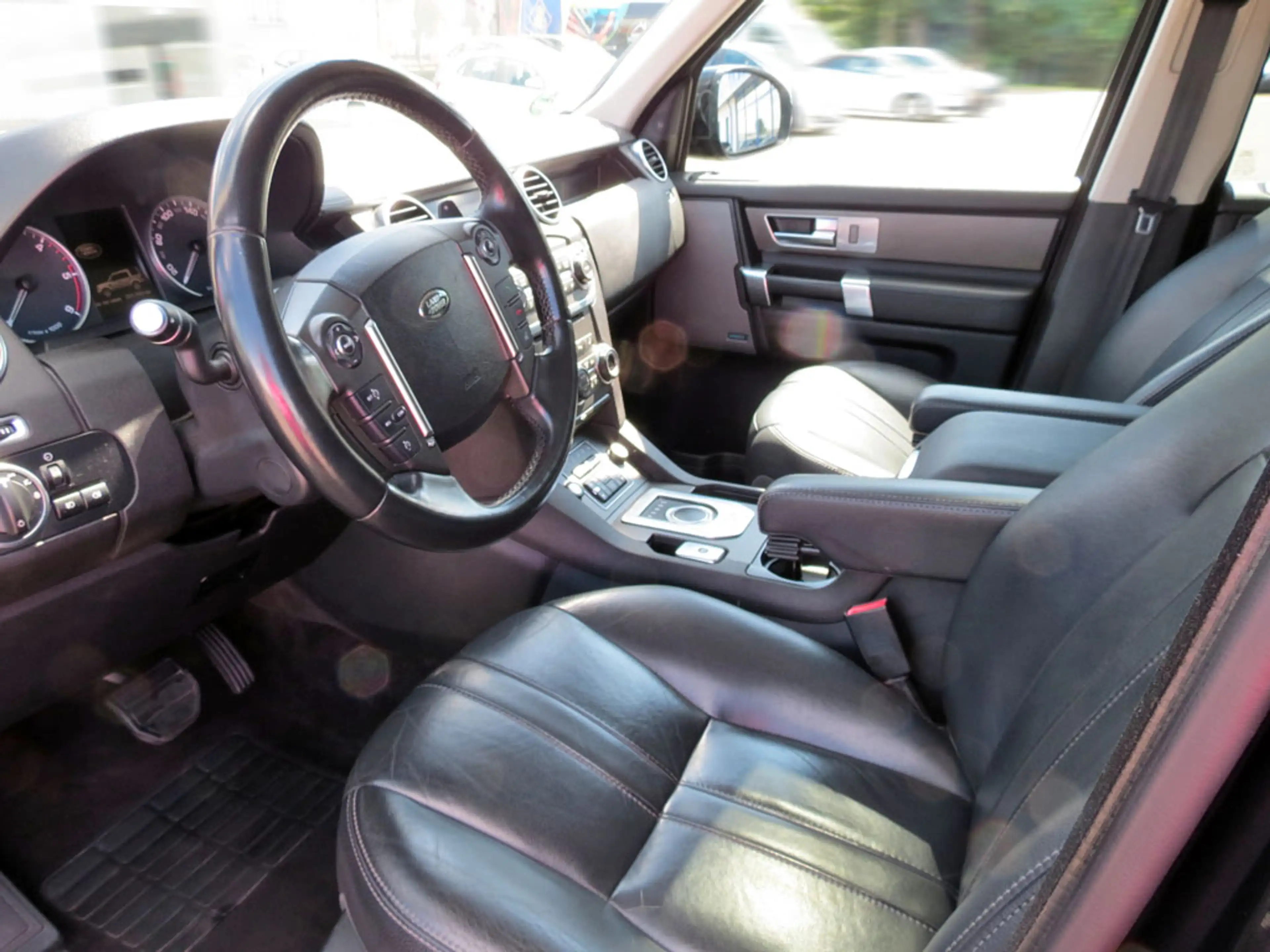 Land Rover Discovery SDV6 HSE Bi-Xenon Standh. Kamera 7-Si. — photo 9