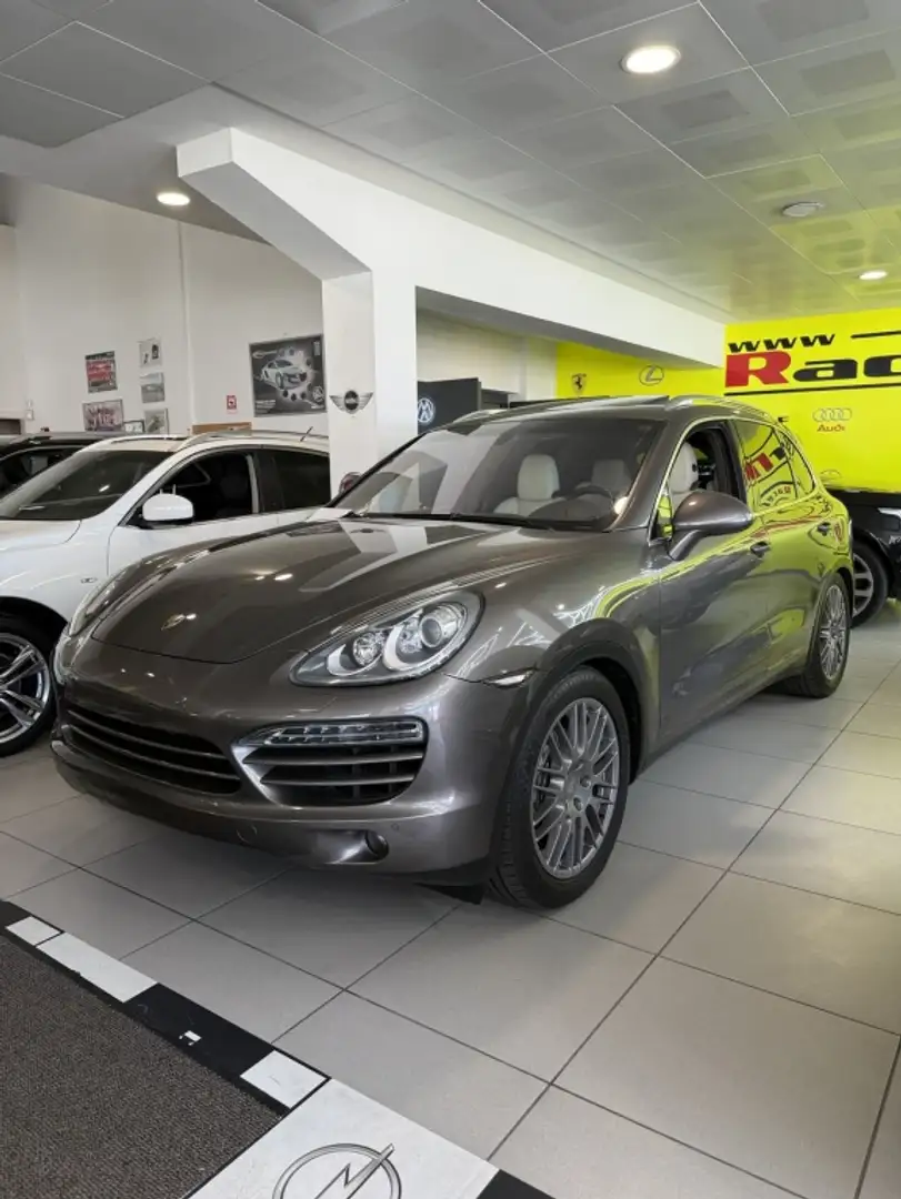 Porsche Cayenne Diesel Aut. Marrón - 2