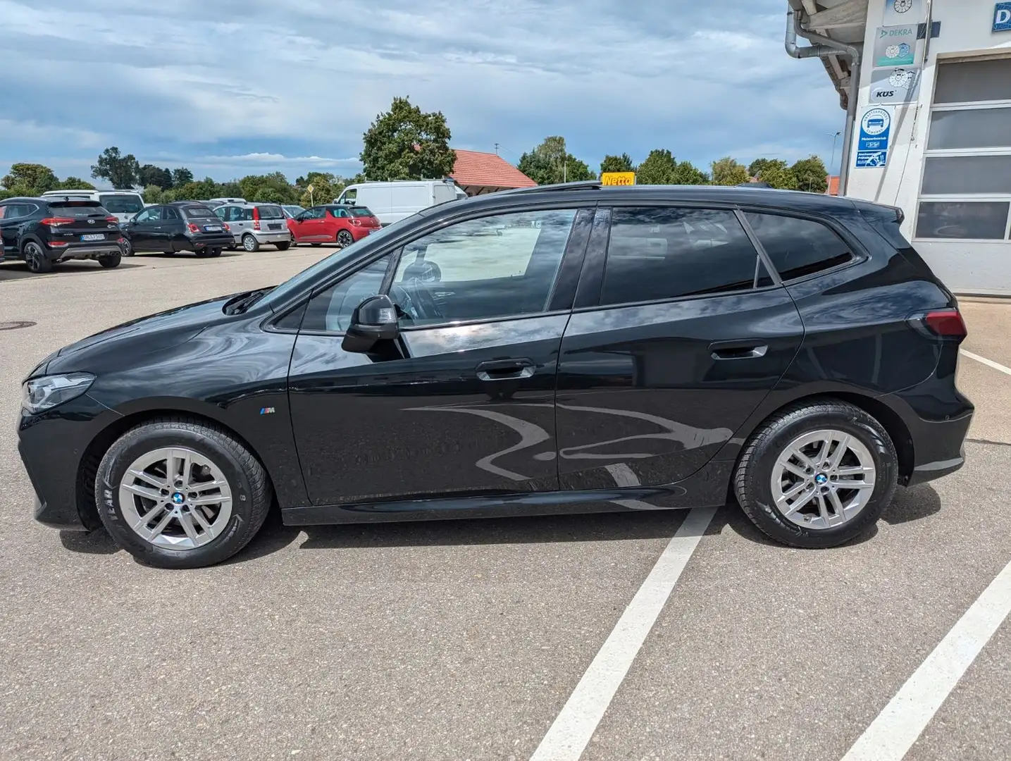 BMW 218 Baureihe 2 Active Tourer 218 d M Sport Panor Schwarz - 2