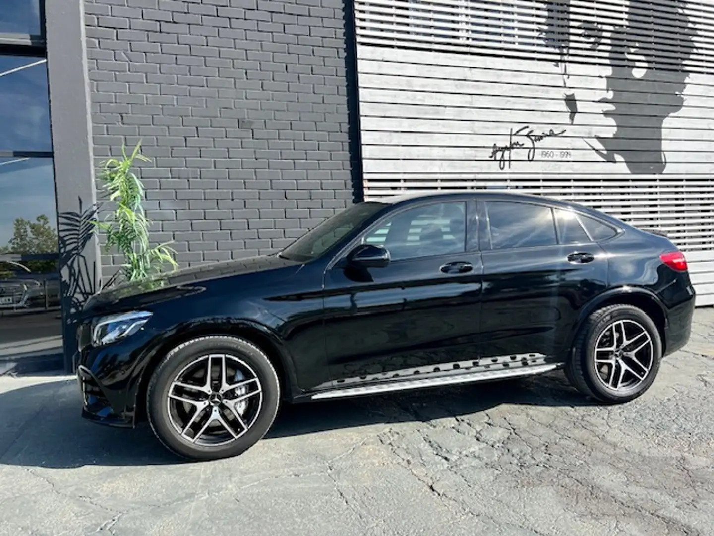 Mercedes-Benz GLC 220 Coupé 43 AMG 4Matic Speedshift TCT 9G Zwart - 2