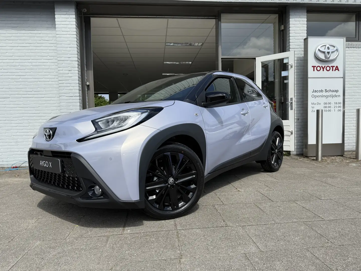 Toyota Aygo X 1.0 VVT-i MT JBL | Apple CarPlay - Android Auto | Paars - 1