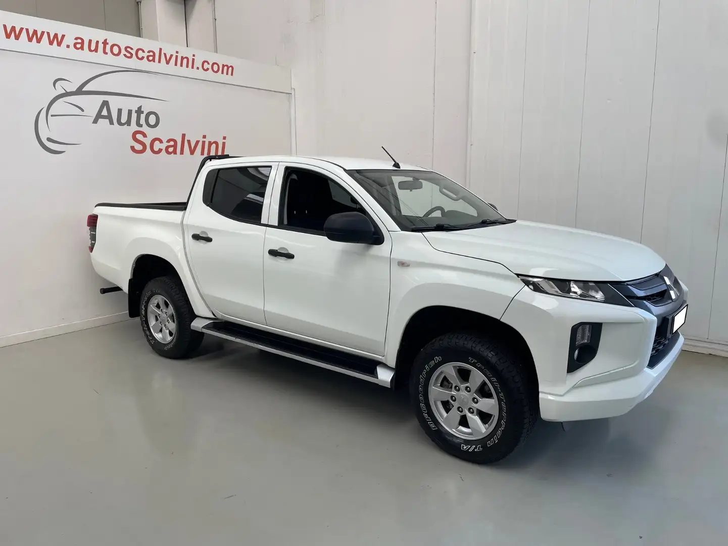 Mitsubishi L200 2.3 D Club Cab 4x4 Easy Select Invite Connect Bianco - 1
