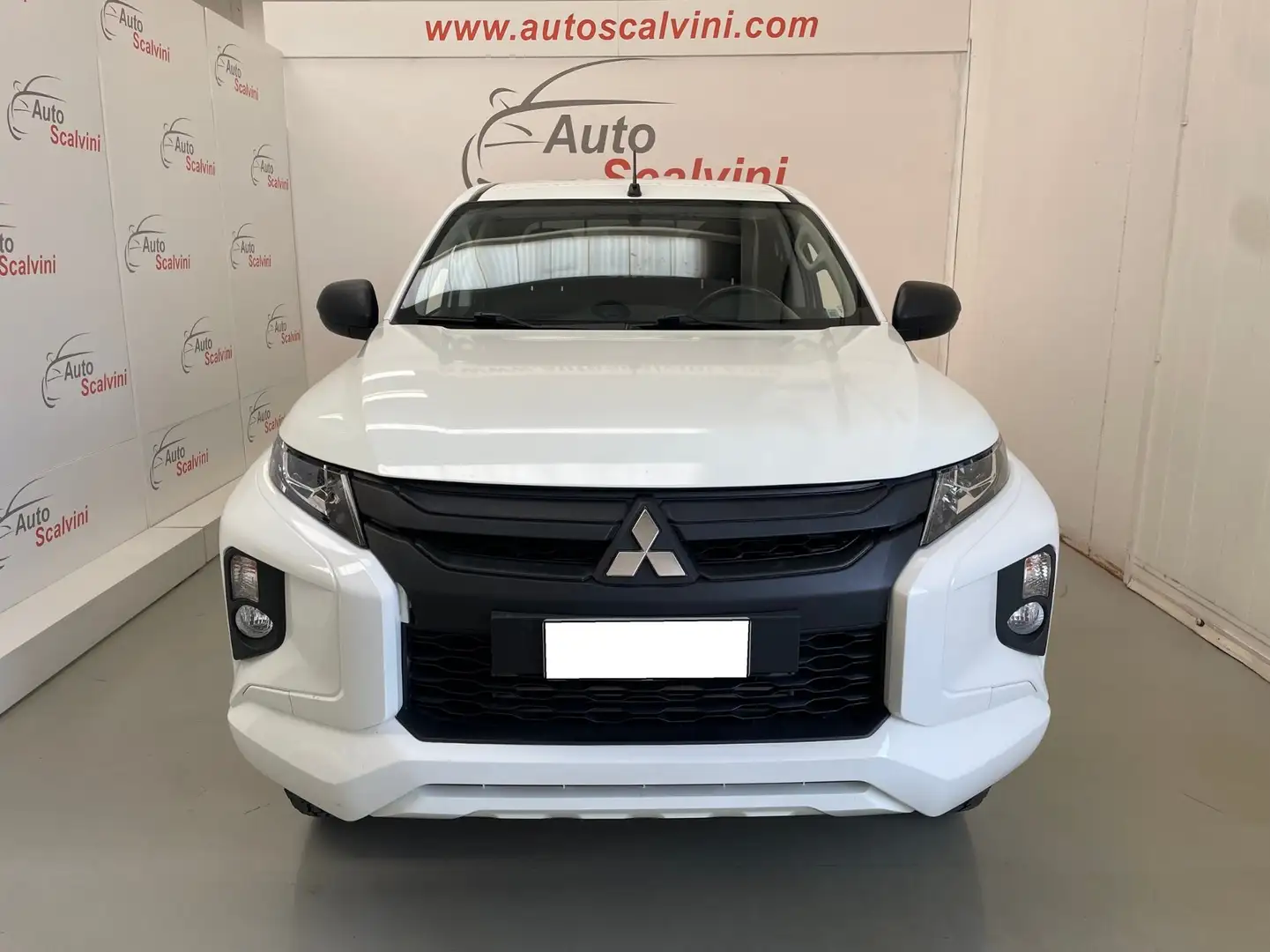 Mitsubishi L200 2.3 D Club Cab 4x4 Easy Select Invite Connect Bianco - 2