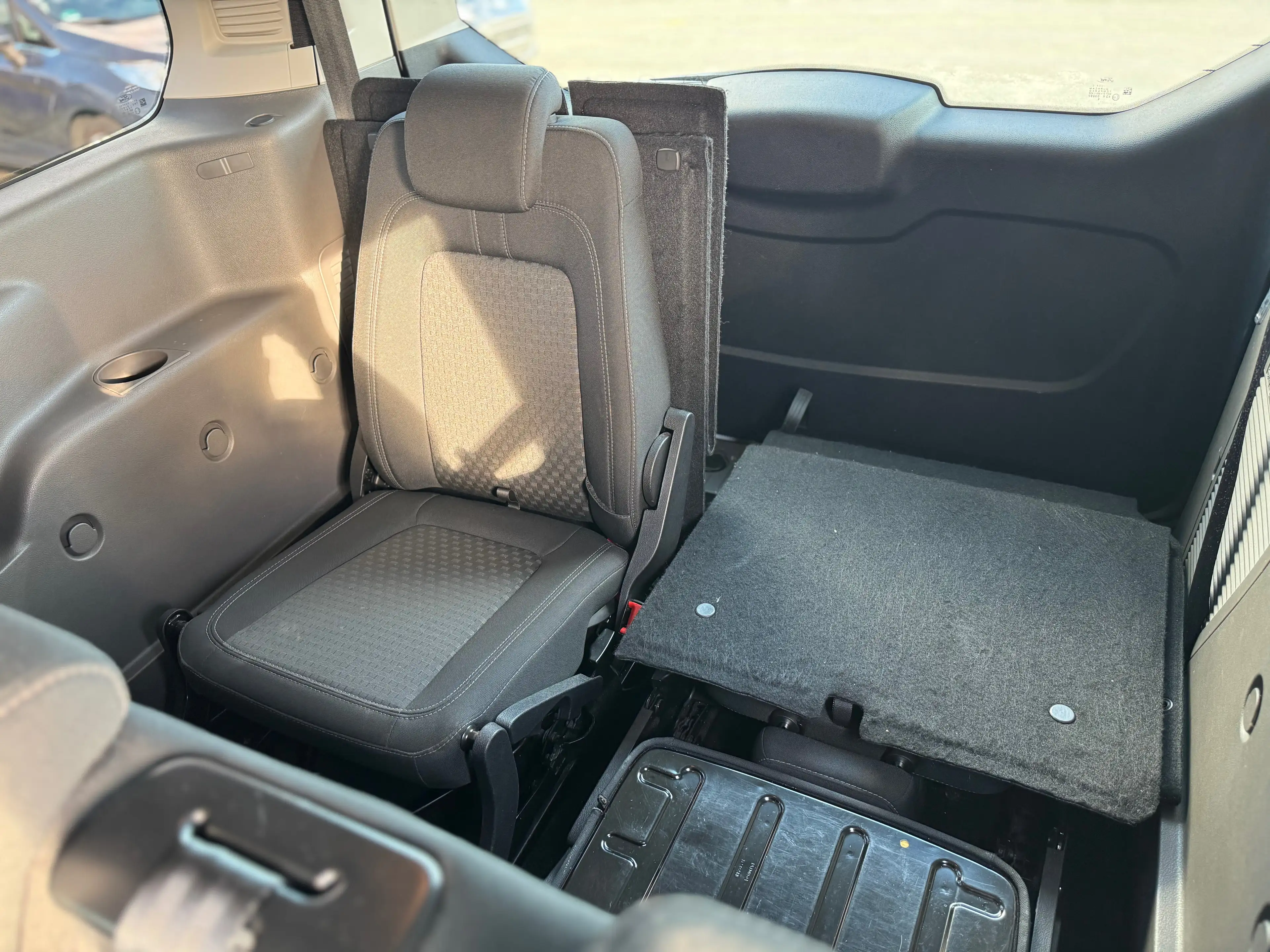 Ford Tourneo Connect Klima/Euro6/AHK/7-Sitzer/ — photo 12