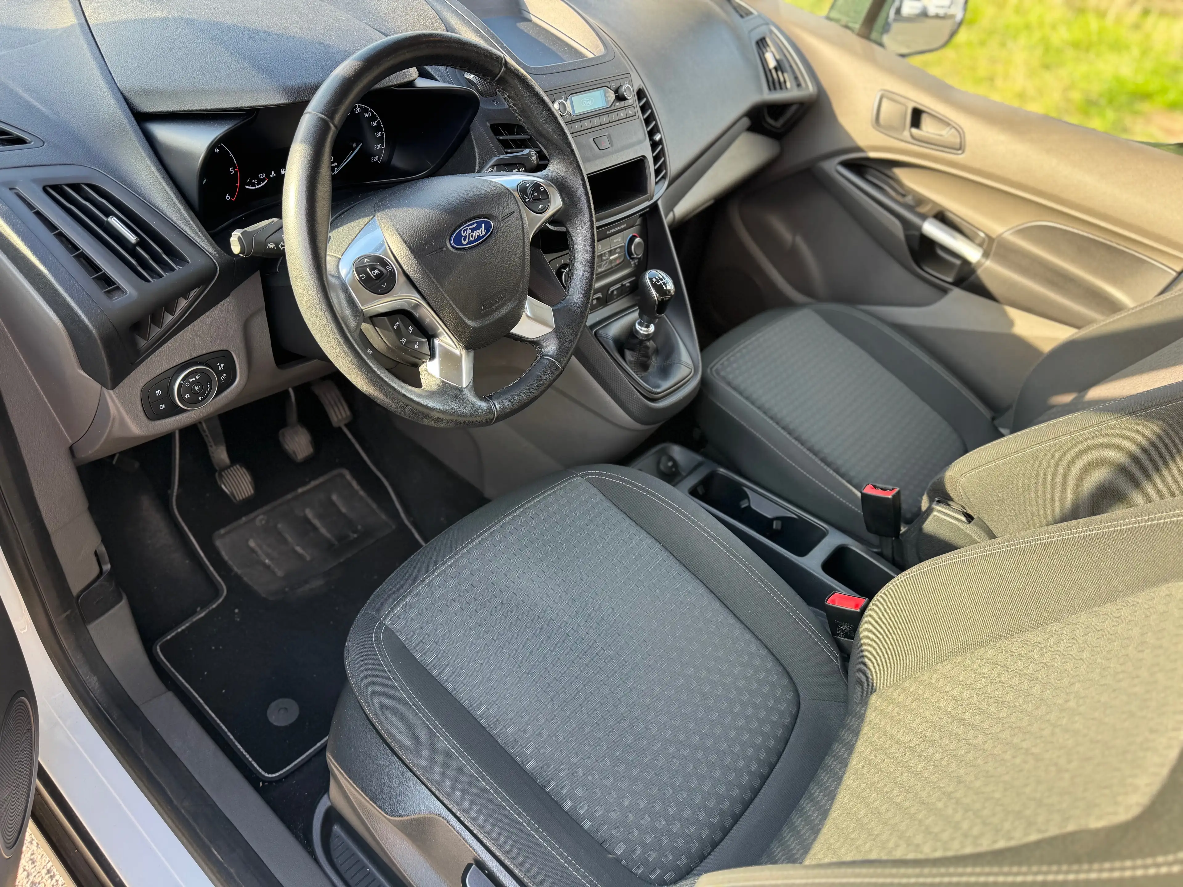 Ford Tourneo Connect Klima/Euro6/AHK/7-Sitzer/ — photo 9