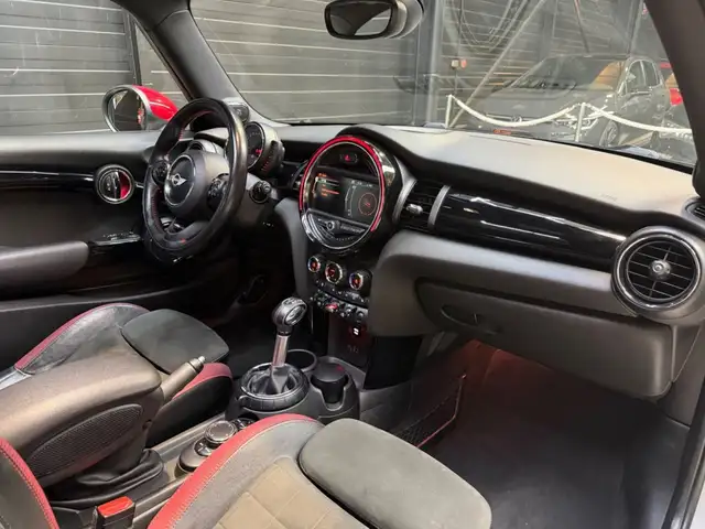 Mini Hatch view 14