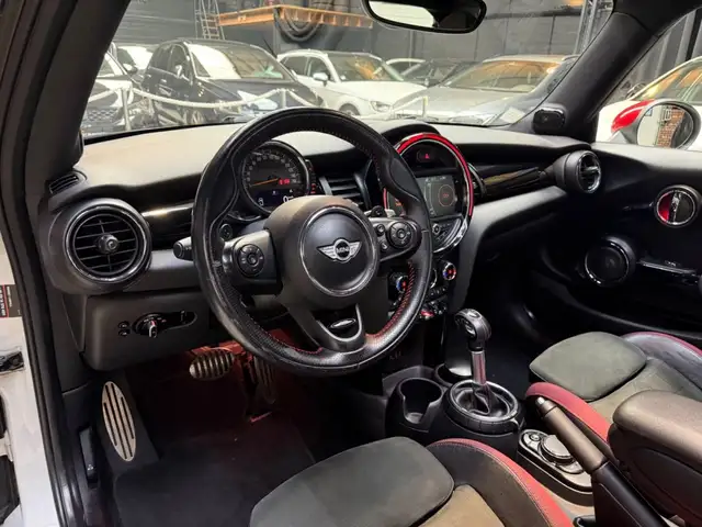 Mini Hatch view 9