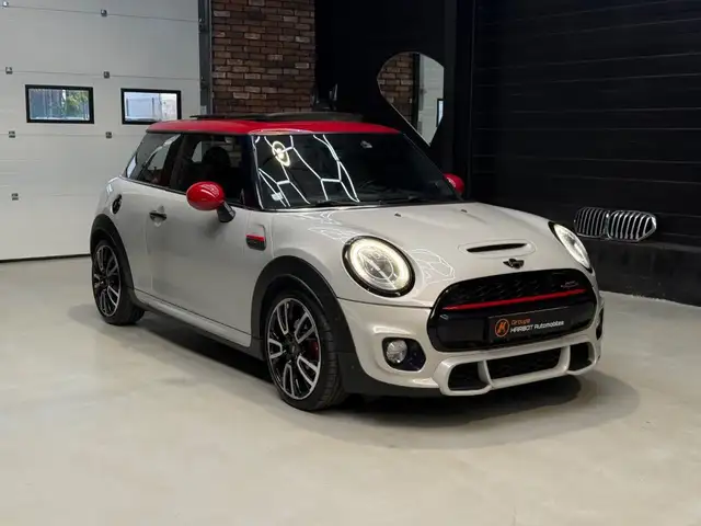 Mini Hatch view 3