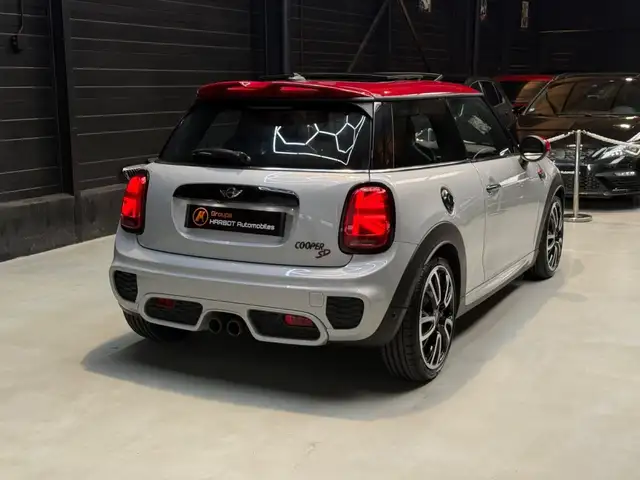 Mini Hatch view 6