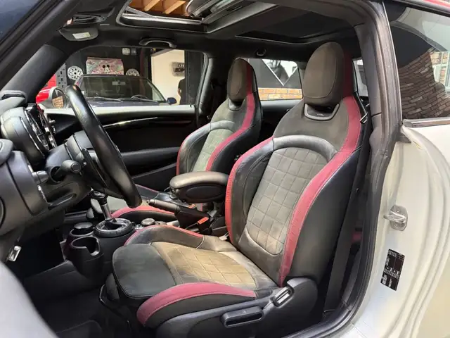 Mini Hatch view 7