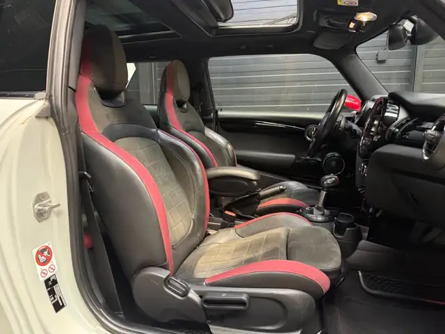 Mini Hatch view 12
