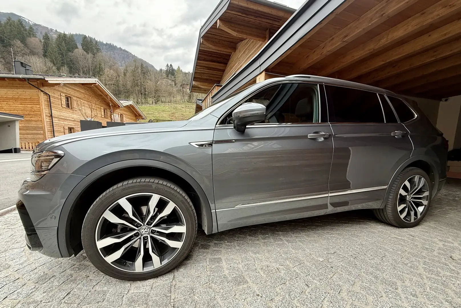 Volkswagen Tiguan Allspace 2,0 TDI SCR 4Motion Highline DSG 7 Sitze - 2