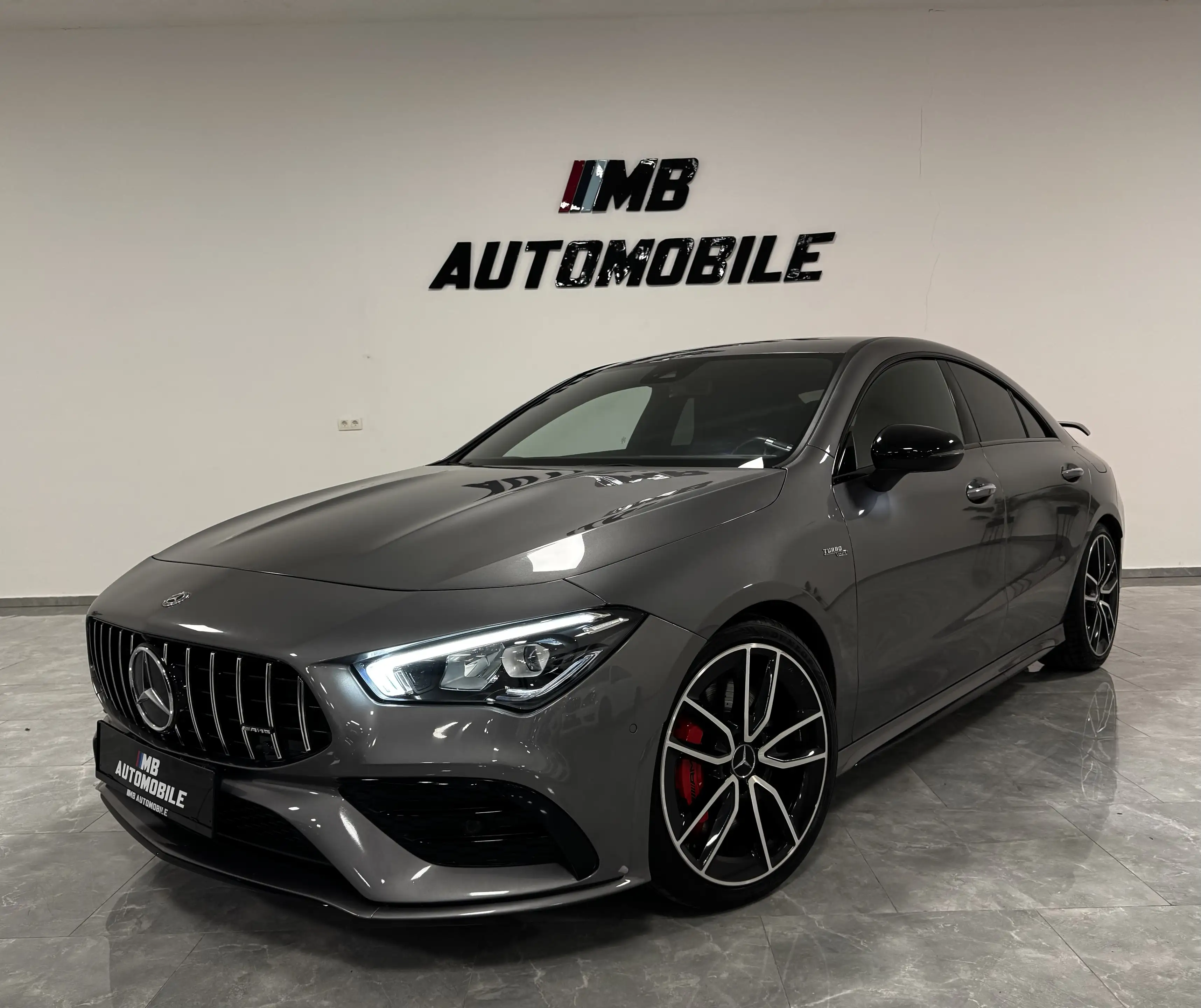 Mercedes-Benz CLA 35 AMG Coupé 7G-DCT 4Matic*Akrapovic