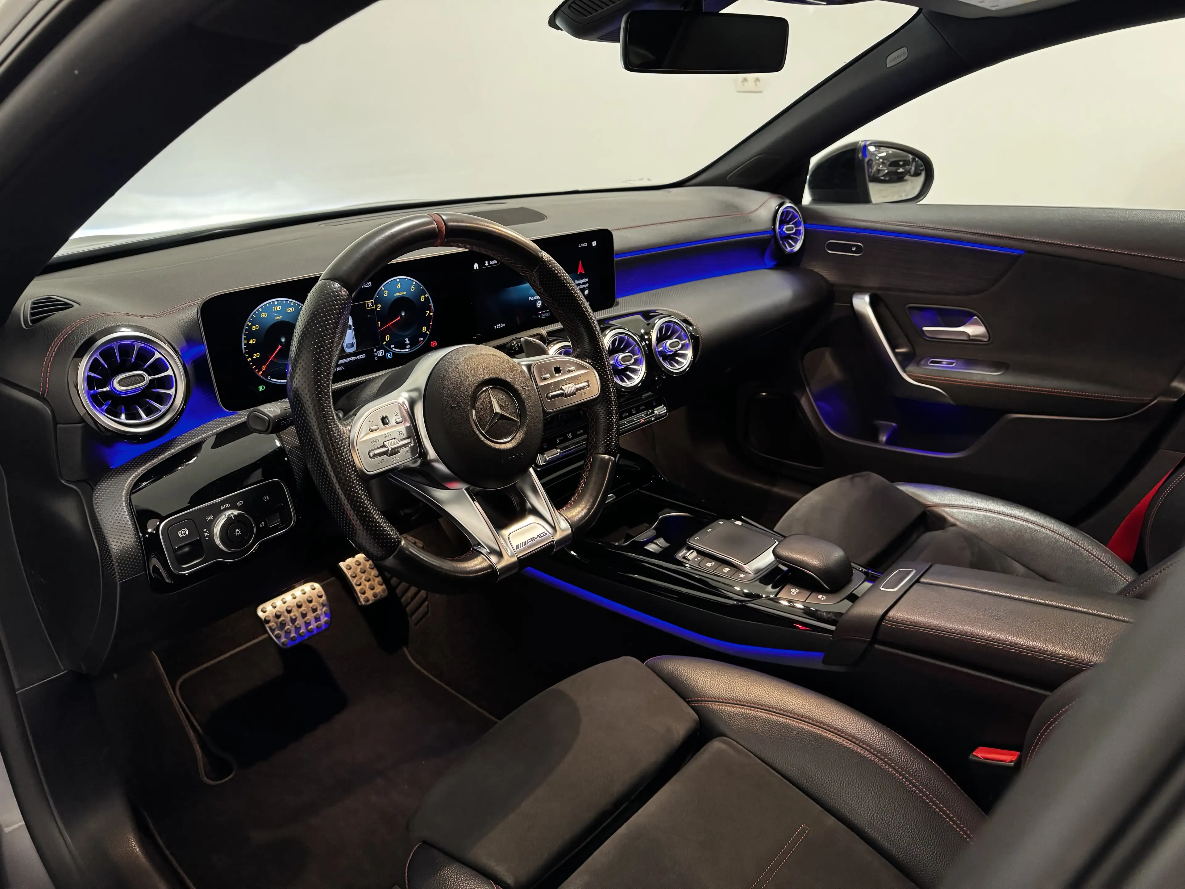 Mercedes-Benz CLA 35 AMG Coupé 7G-DCT 4Matic*Akrapovic — photo 10