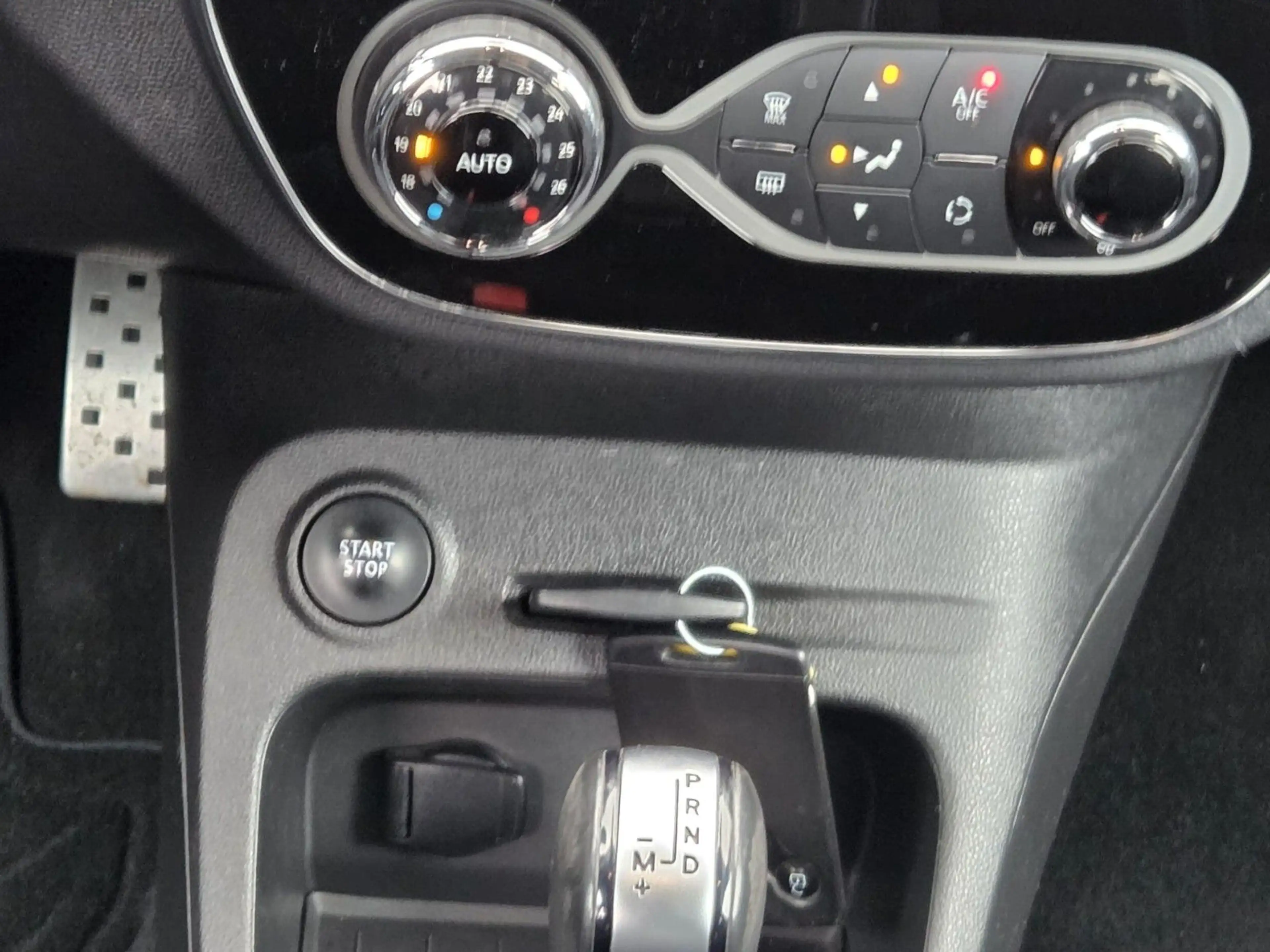 Renault Captur Version S 1.3/NAVI/AUTOMATIK/TEMP/KLIMATM — photo 14
