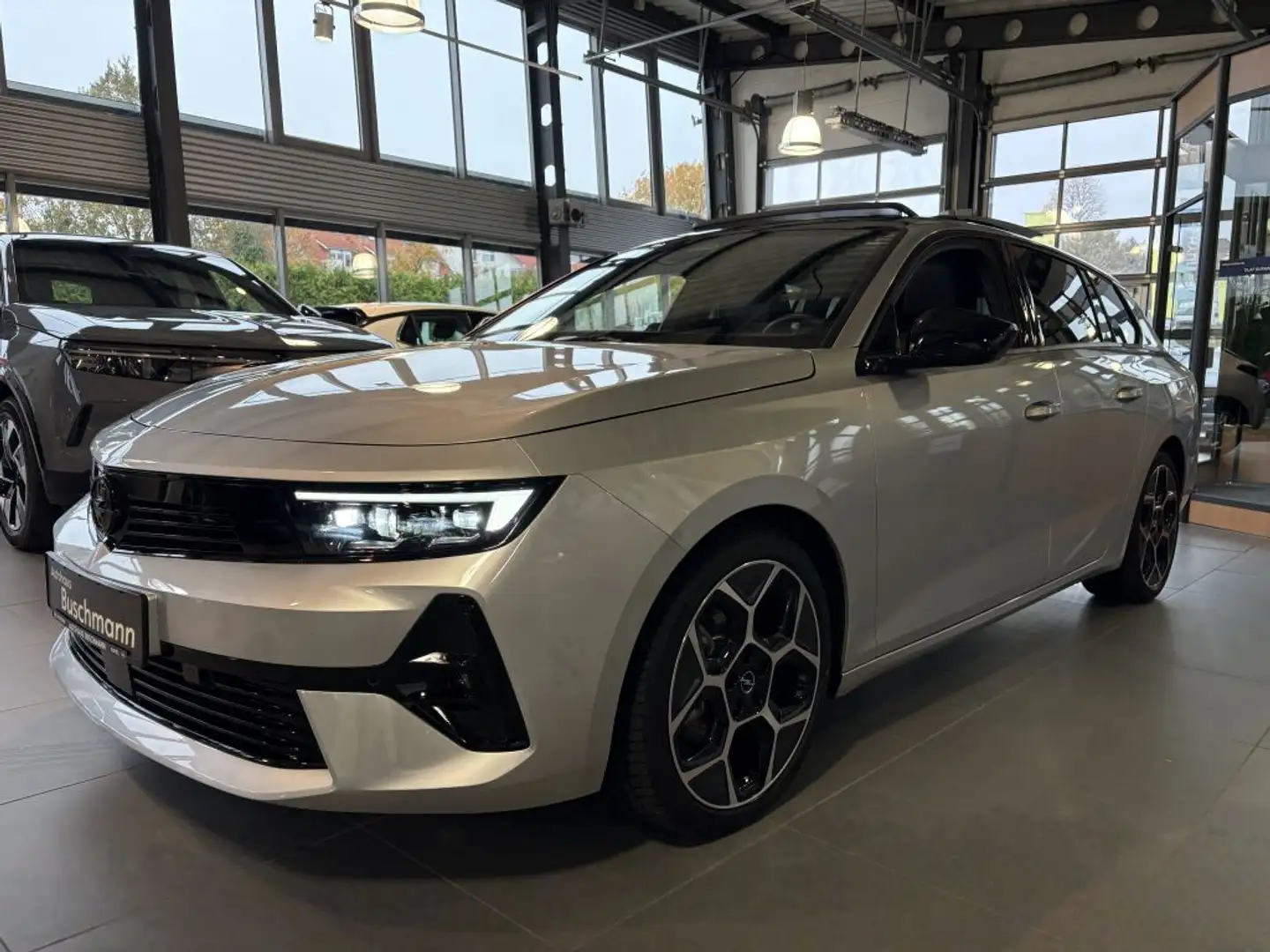 Opel Astra Sports Tourer 1.2 Turbo Automatik Ultimate Silber - 1