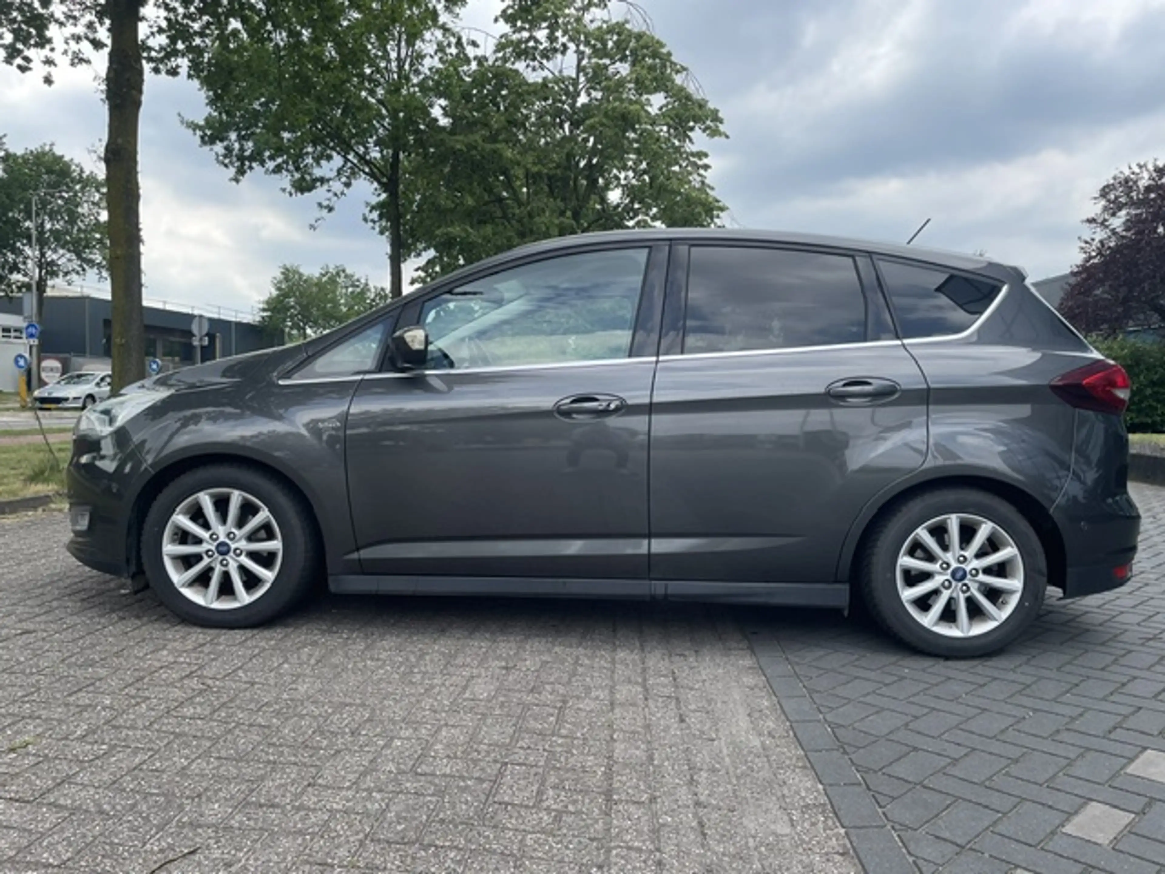 Ford C-Max 1.0 ECOBOOST — photo 2