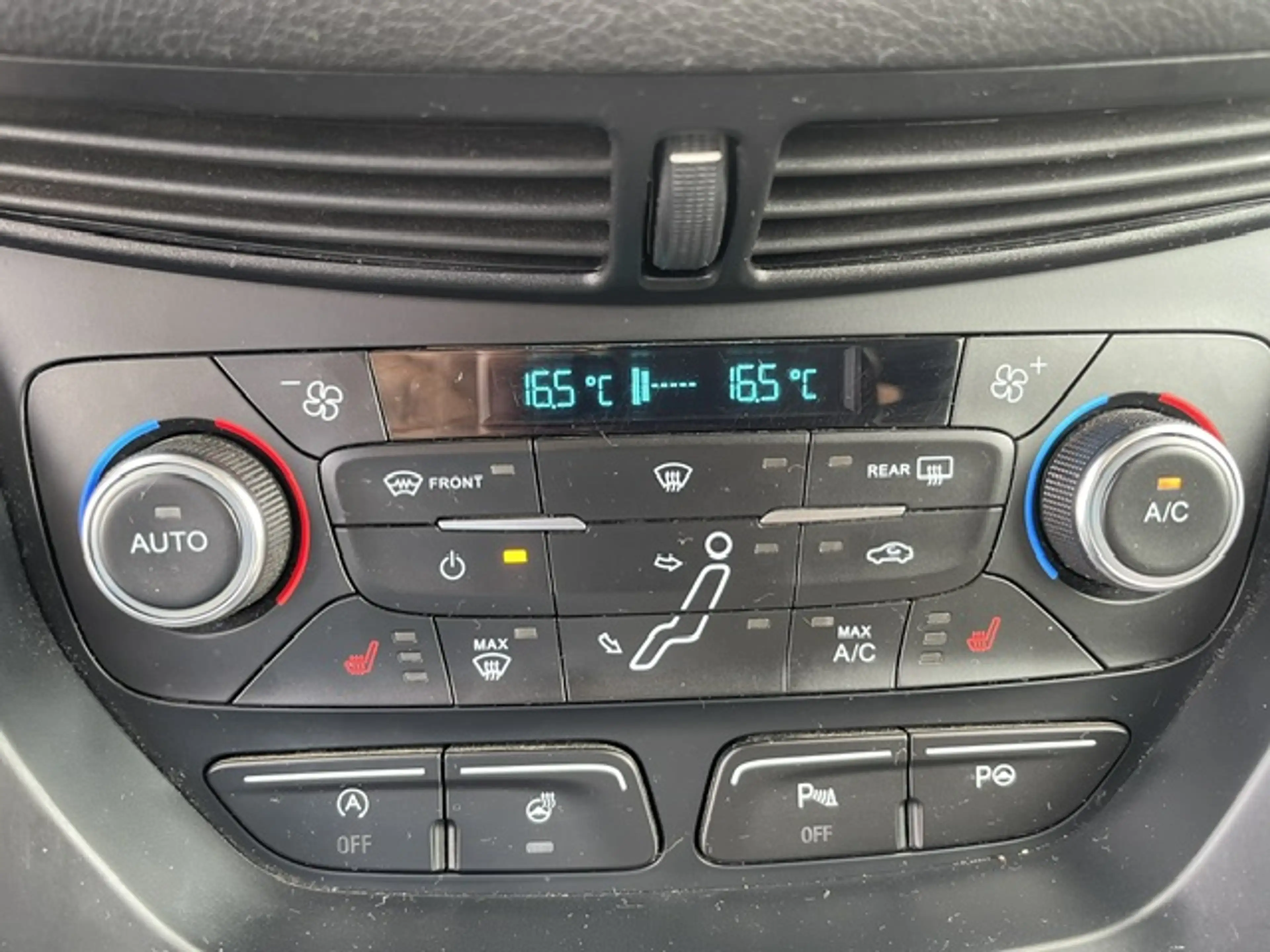 Ford C-Max 1.0 ECOBOOST — photo 13