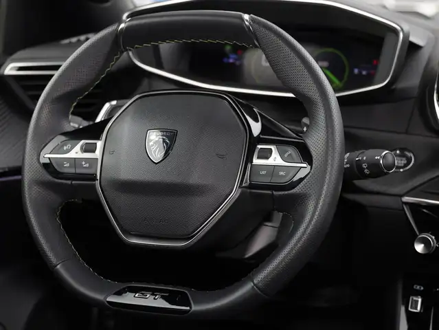 Peugeot 2008 view 11