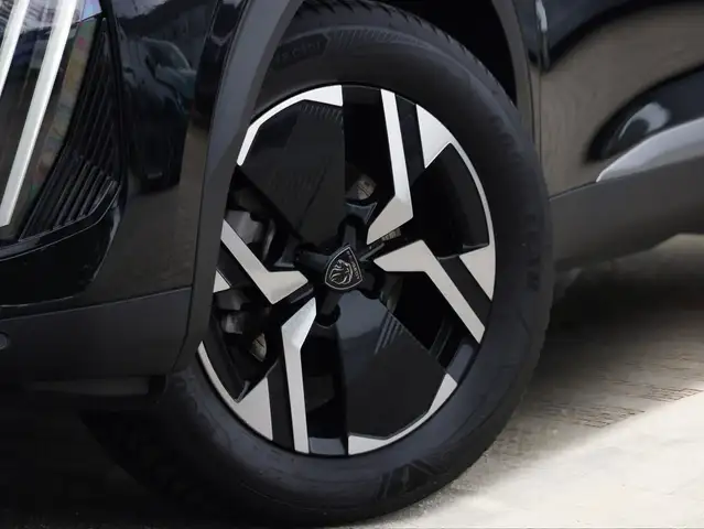 Peugeot 2008 view 5