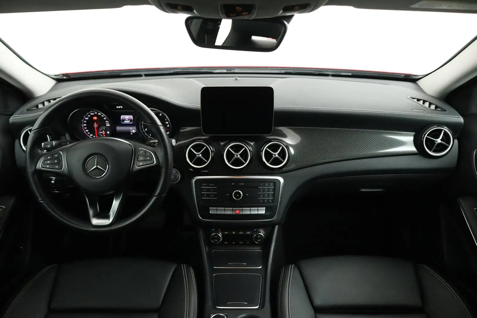 Mercedes-Benz GLA 200 Premium Plus AMG-Line (Dealer onderH, Navi, Camera Rood - 2