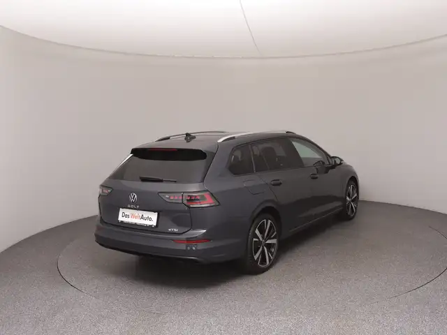 Volkswagen Golf view 4
