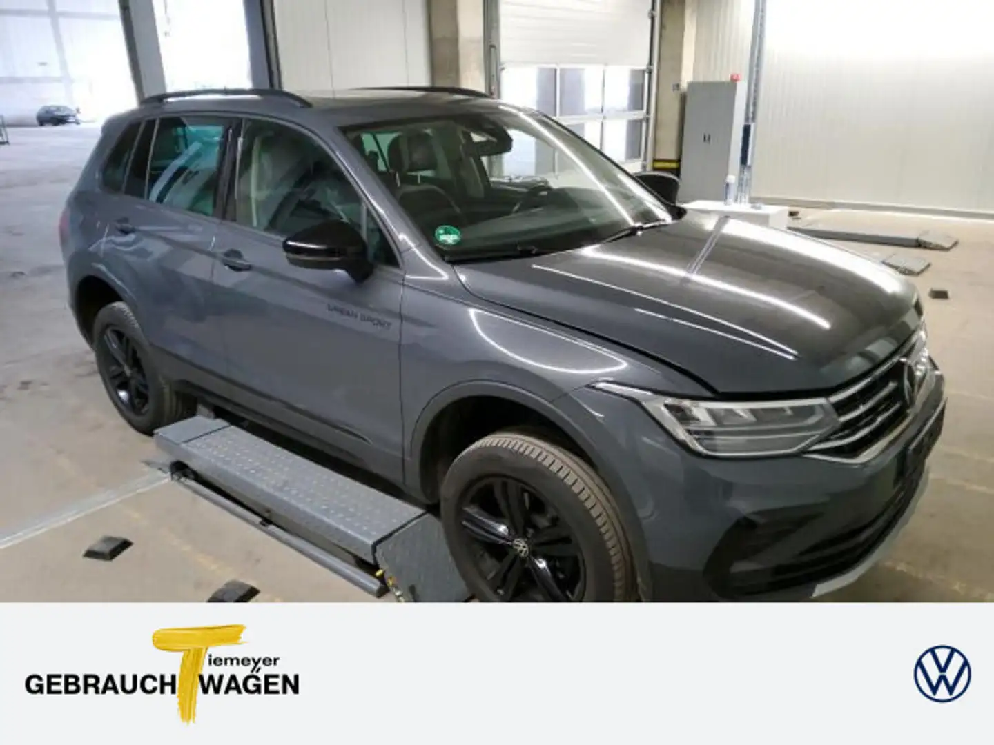 Volkswagen Tiguan 2.0 TDI DSG URBAN SPORT PANO LM18 AHK Grau - 1