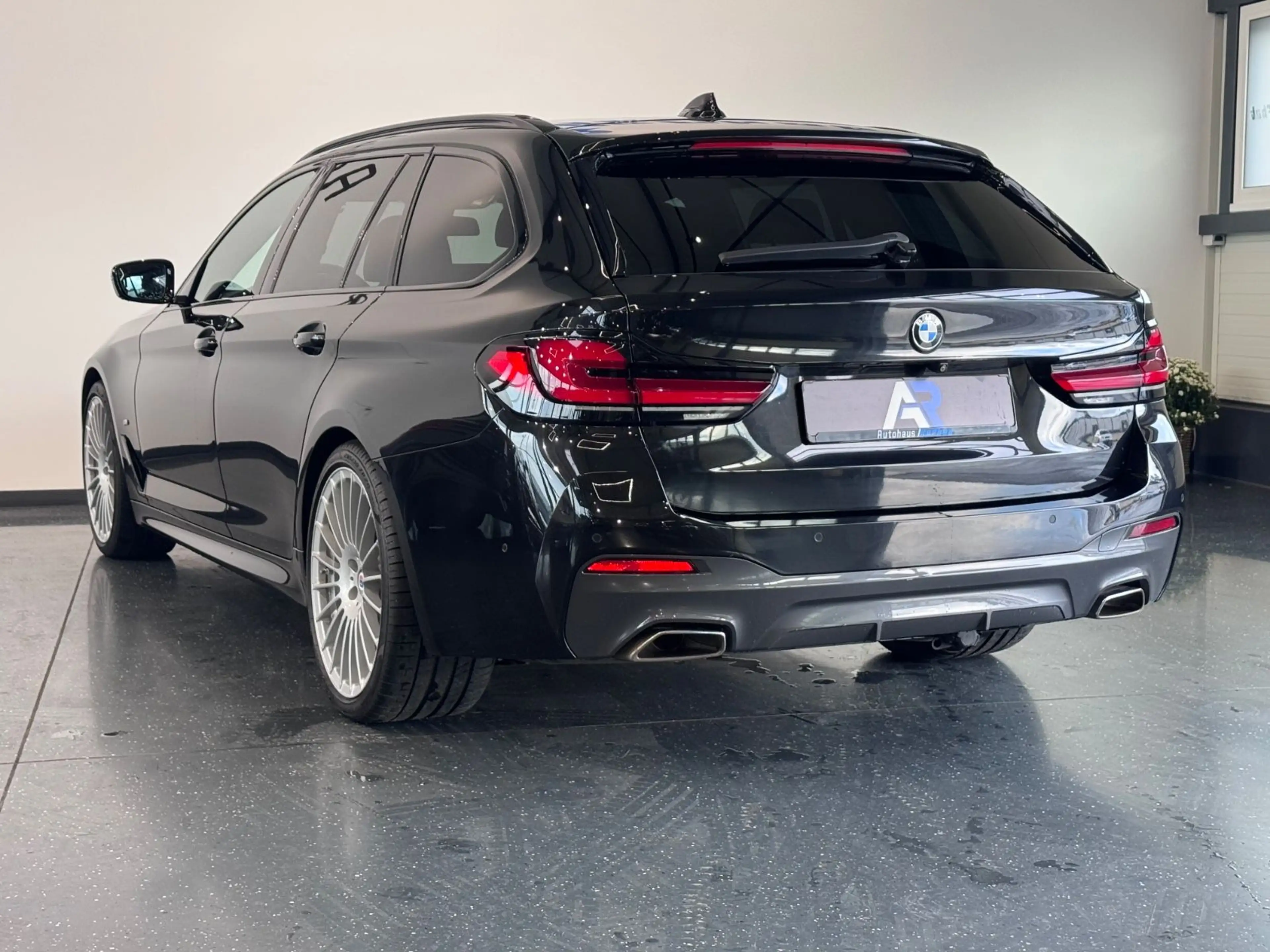 BMW 530 d Touring M Sport PANO*LCI*ALPINA*MEMORY*AHK* — photo 10