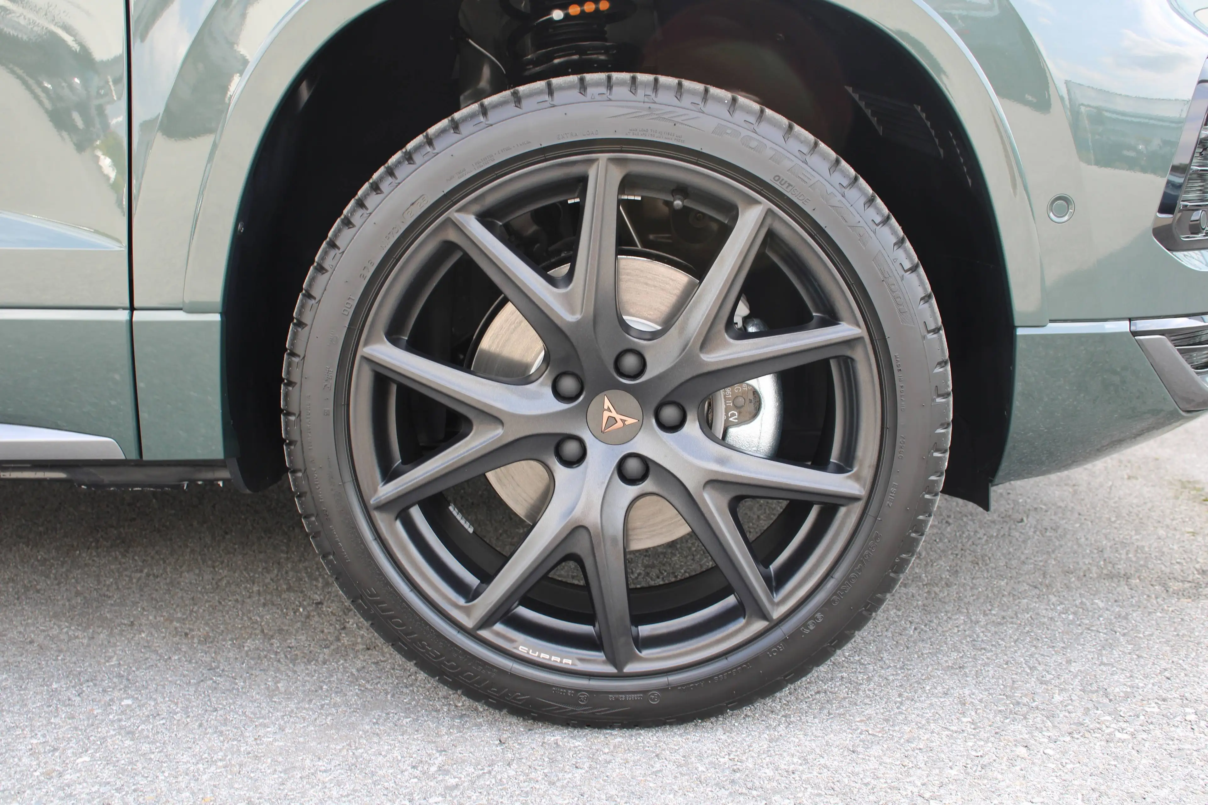 CUPRA Ateca 1.5 TSI DSG 150 PS in "Dark Forest Metallic" und vielen Extras! — photo 11