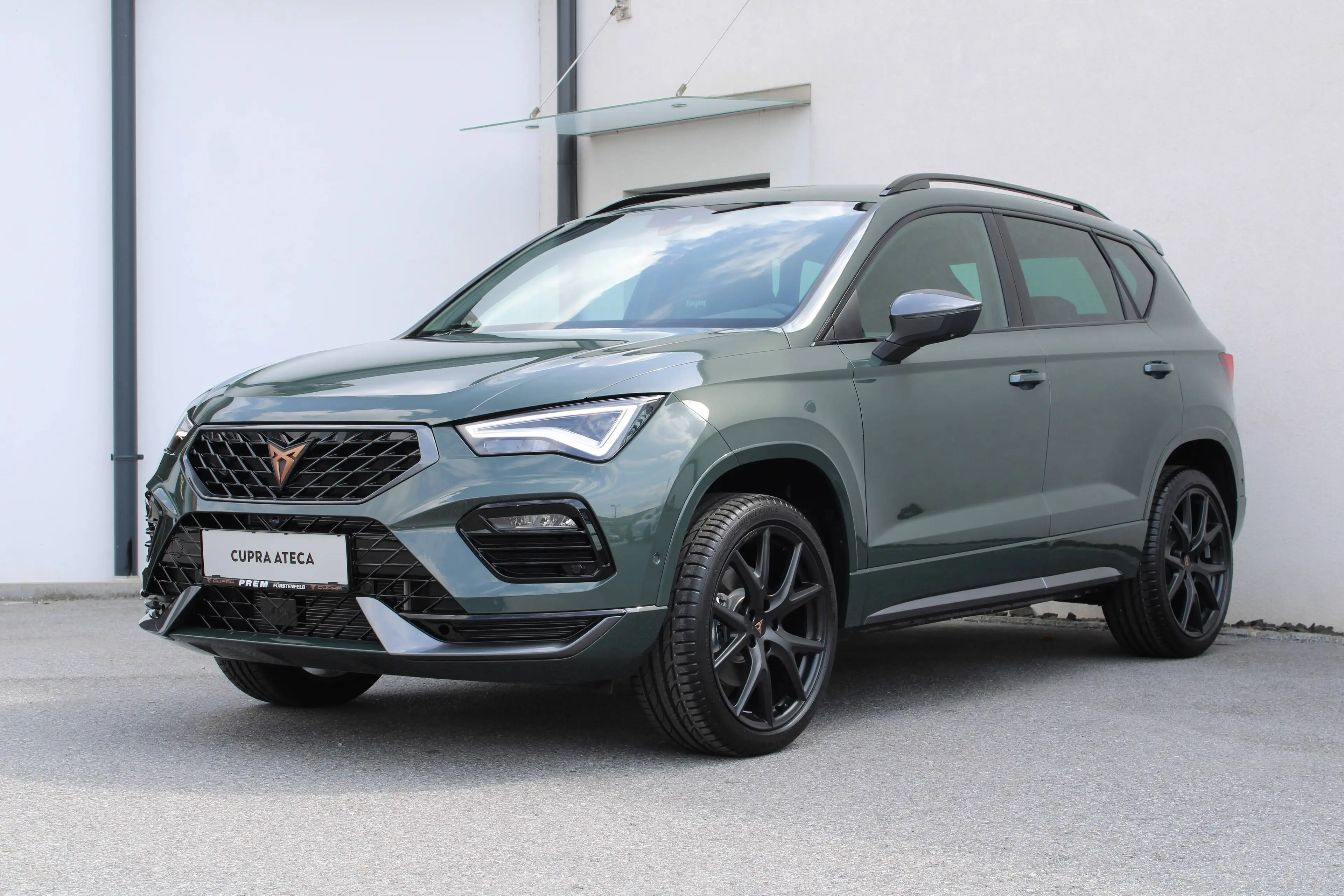 CUPRA Ateca 1.5 TSI DSG 150 PS in "Dark Forest Metallic" und vielen Extras! — photo 2