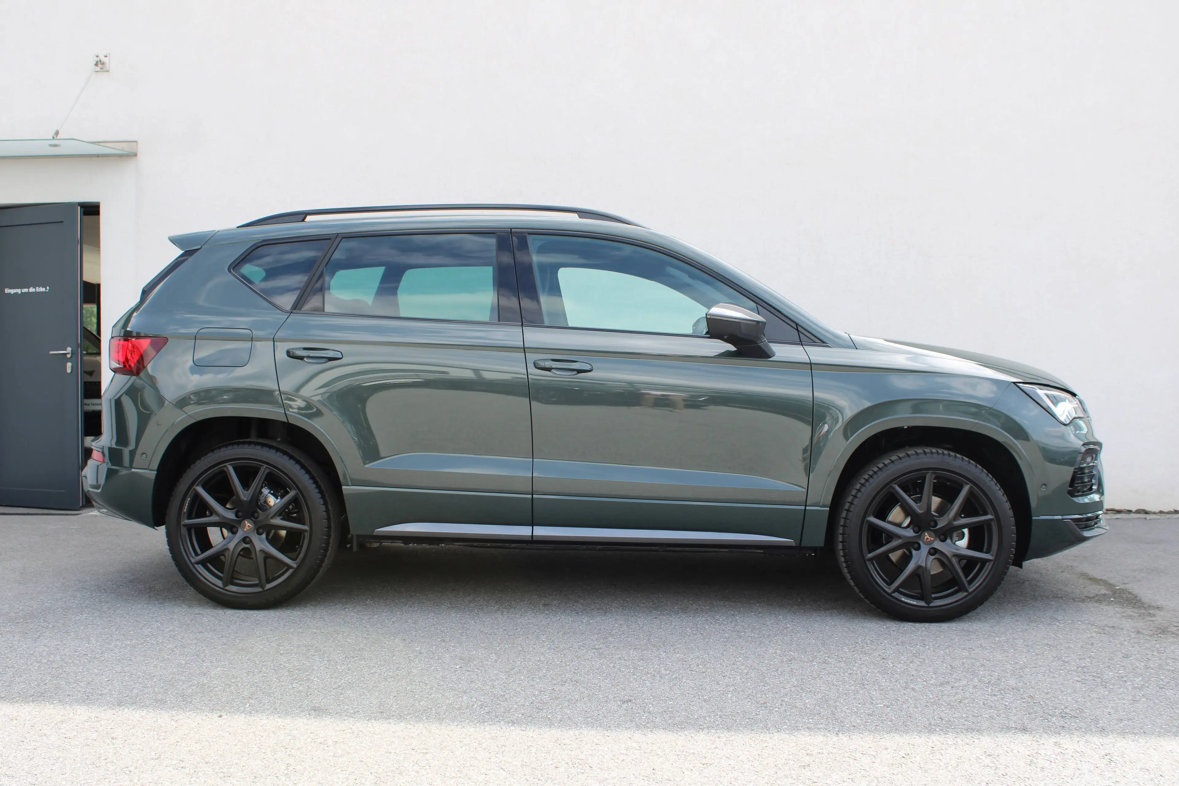 CUPRA Ateca 1.5 TSI DSG 150 PS in "Dark Forest Metallic" und vielen Extras! — photo 10