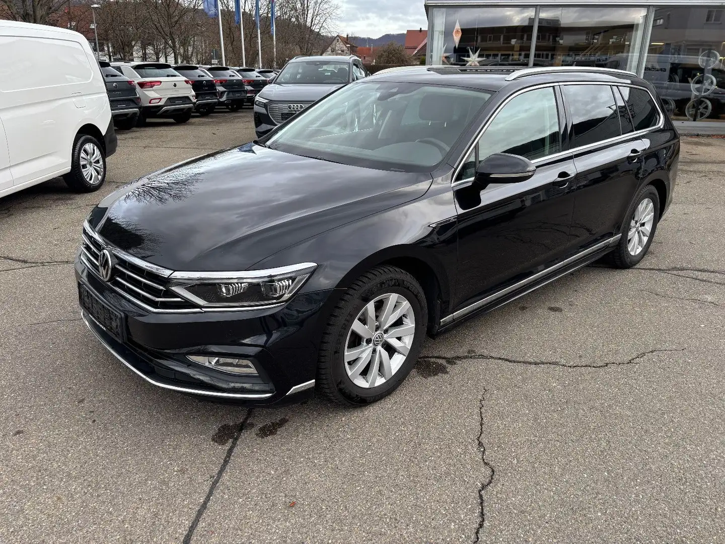 Volkswagen Passat Variant Passat R-Line Elegance #AHK #18" #MATRIX Schwarz - 1