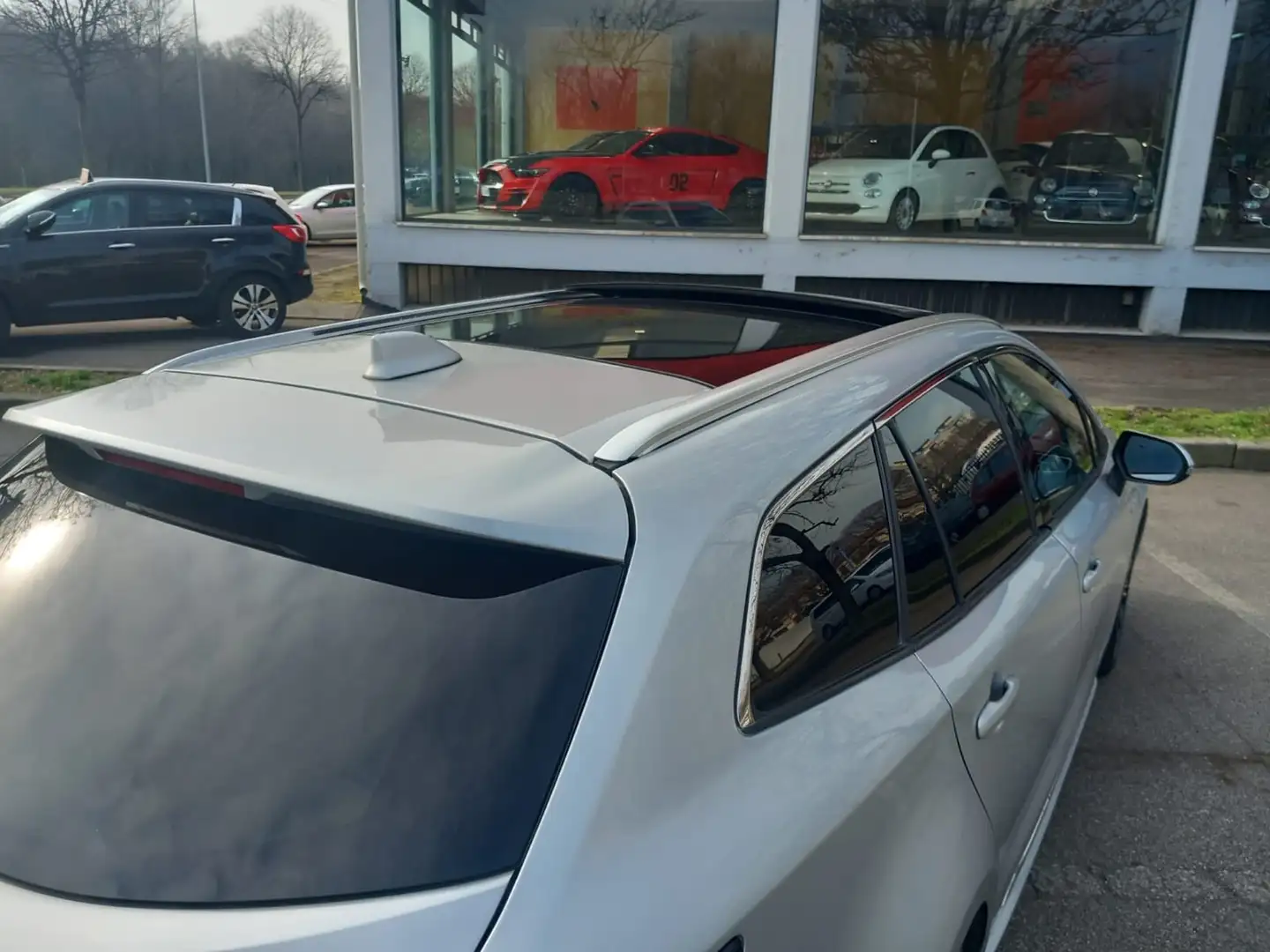 Toyota Corolla Touring Sports 2.0h Lounge cvt Plateado - 2